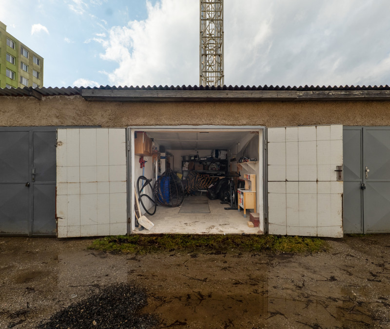 REZERVOVANÉ | GARÁŽ s montážnou jamou a elektrinou | Severná