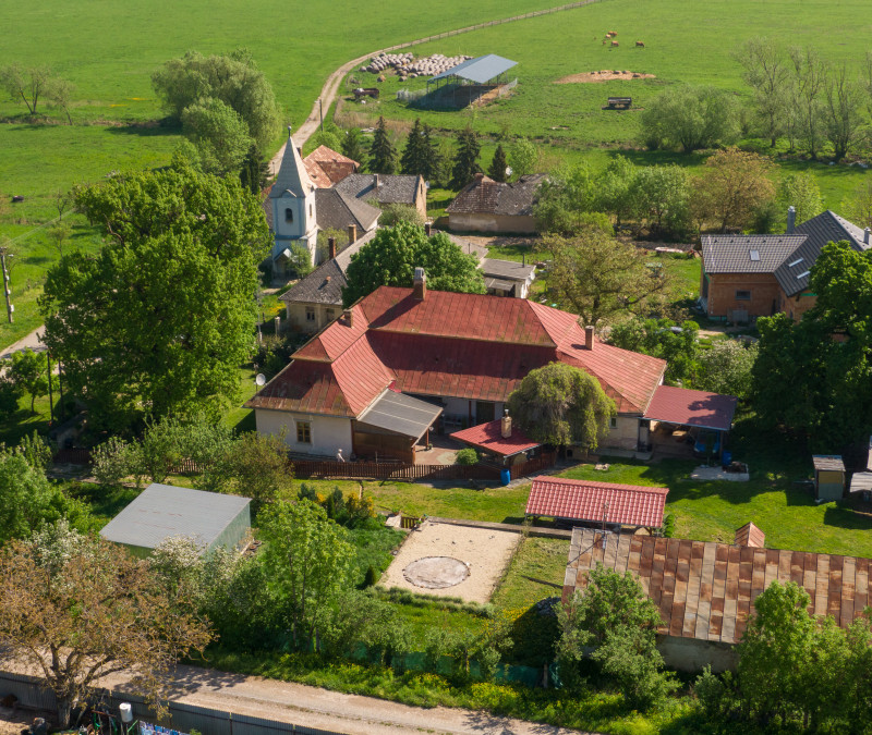 Historická zemianska kúria vo Včelároch