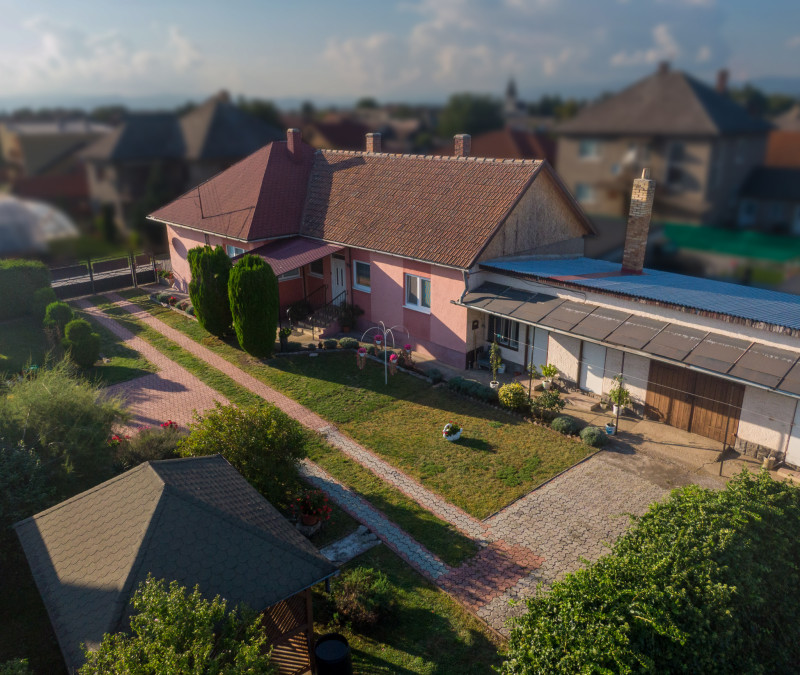 Rodinný dom | 2 064 m² | Komárovce