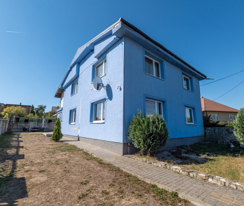 5-izbový dom s veľkorysým priestorom | Valaliky