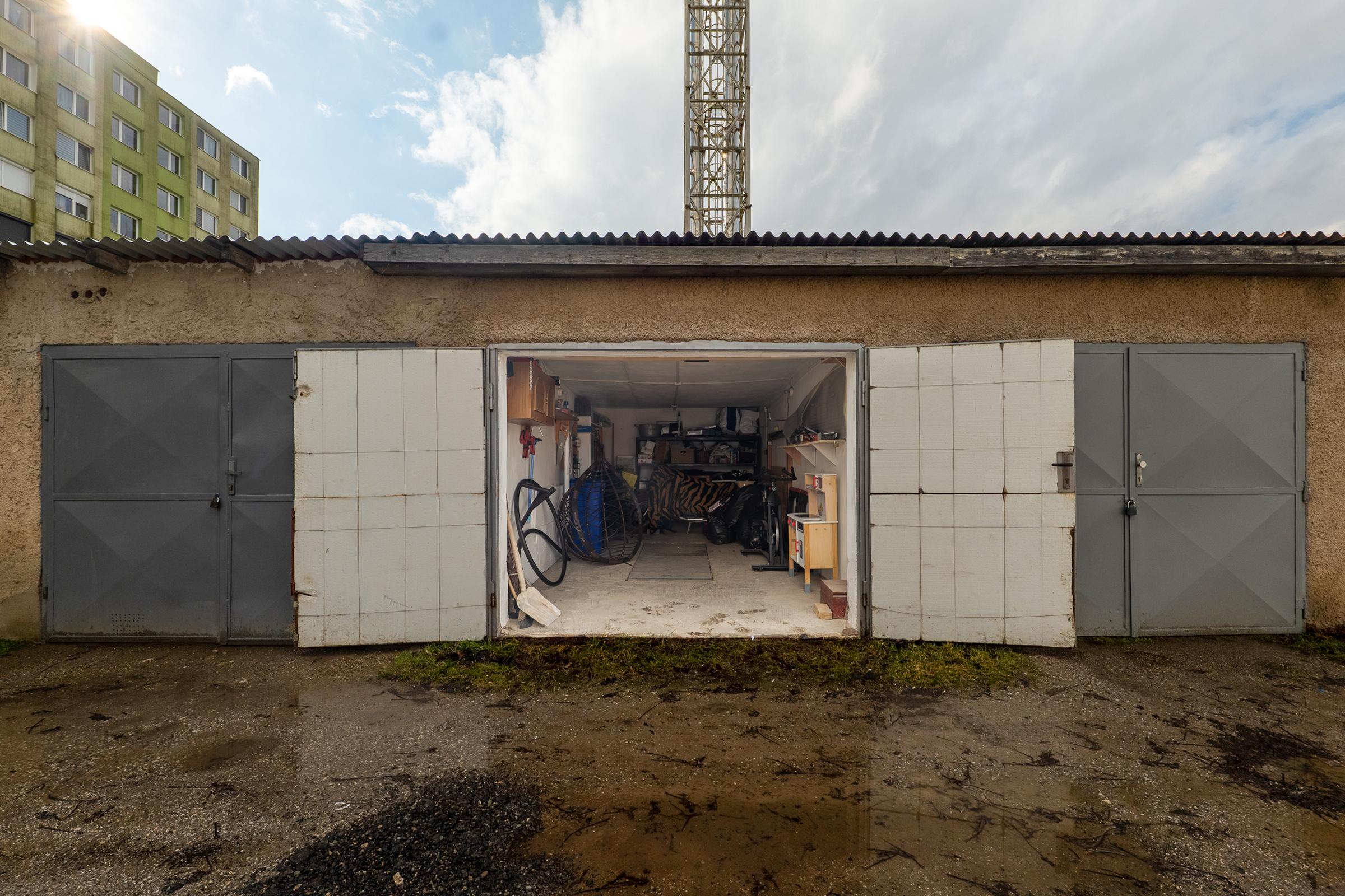 REZERVOVANÉ | GARÁŽ s montážnou jamou a elektrinou | Severná