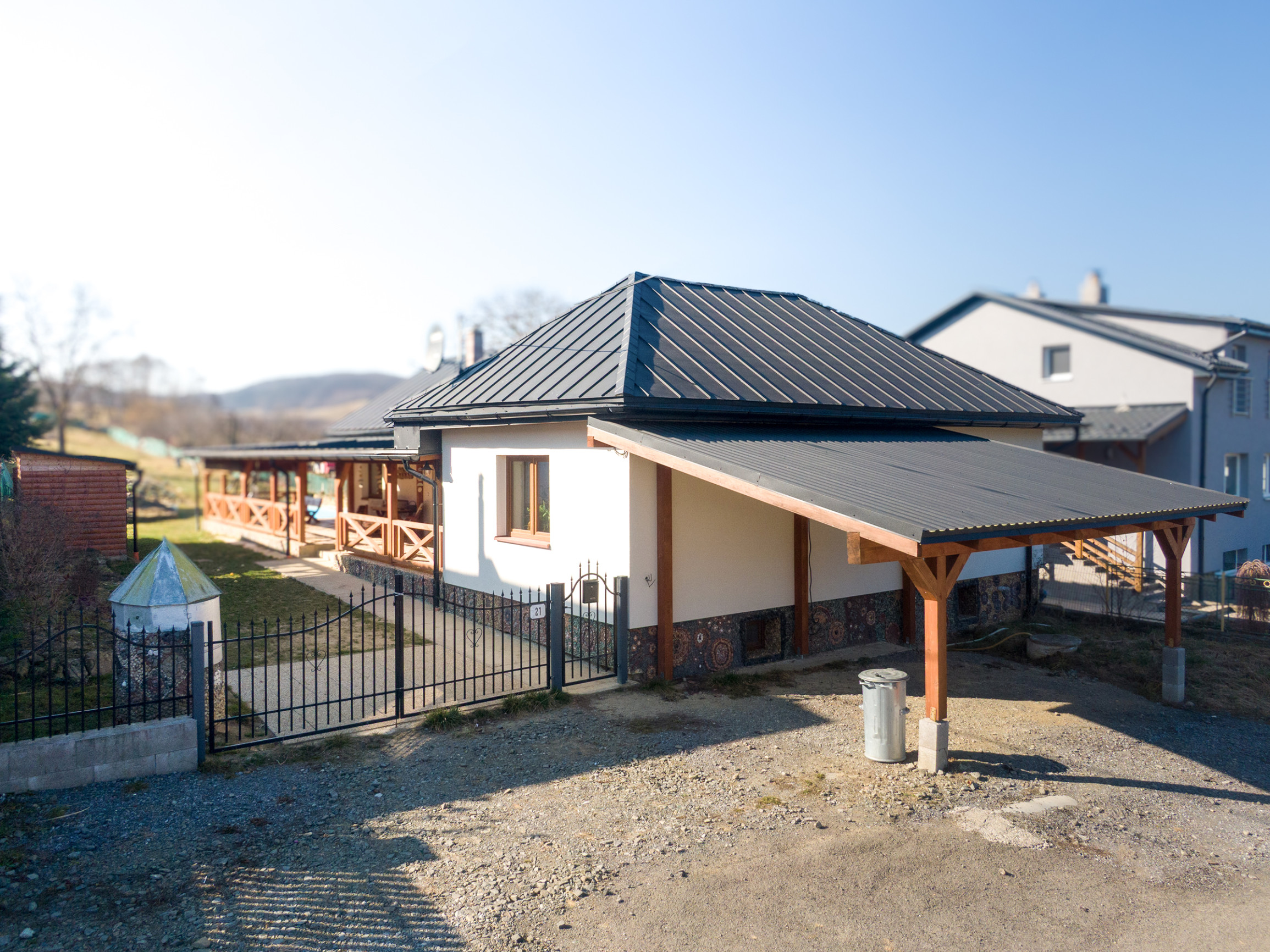 Zrekonštruovaný dom s bazénom a veľkým pozemkom | Podlipníky