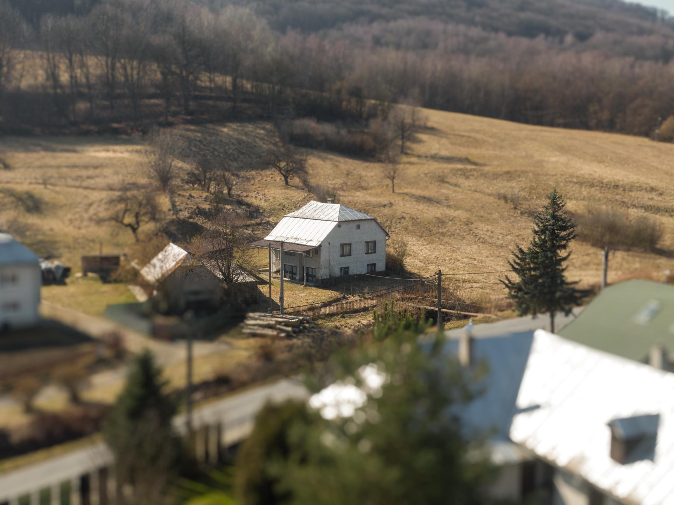 Starší rodinný dom s veľkorysým pozemkom | 3 093 m²