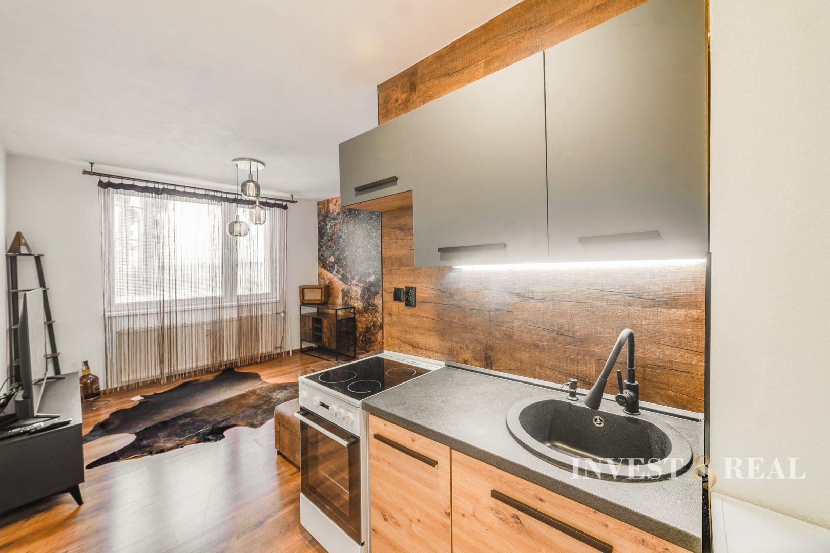 REZERVOVANÉ | Moderná zrekonštruovaná garsónka | Humenné