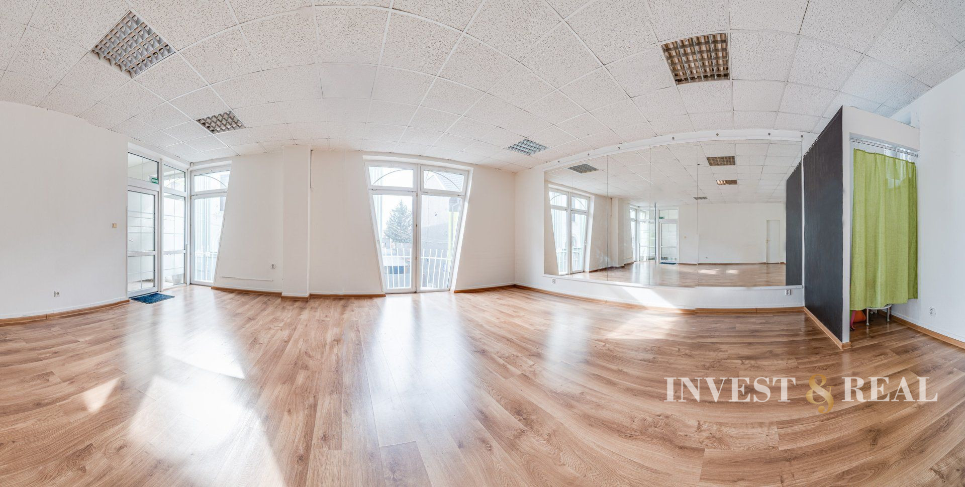 Budova v CENTRE spolu s mezonetovým bytom | Michalovce