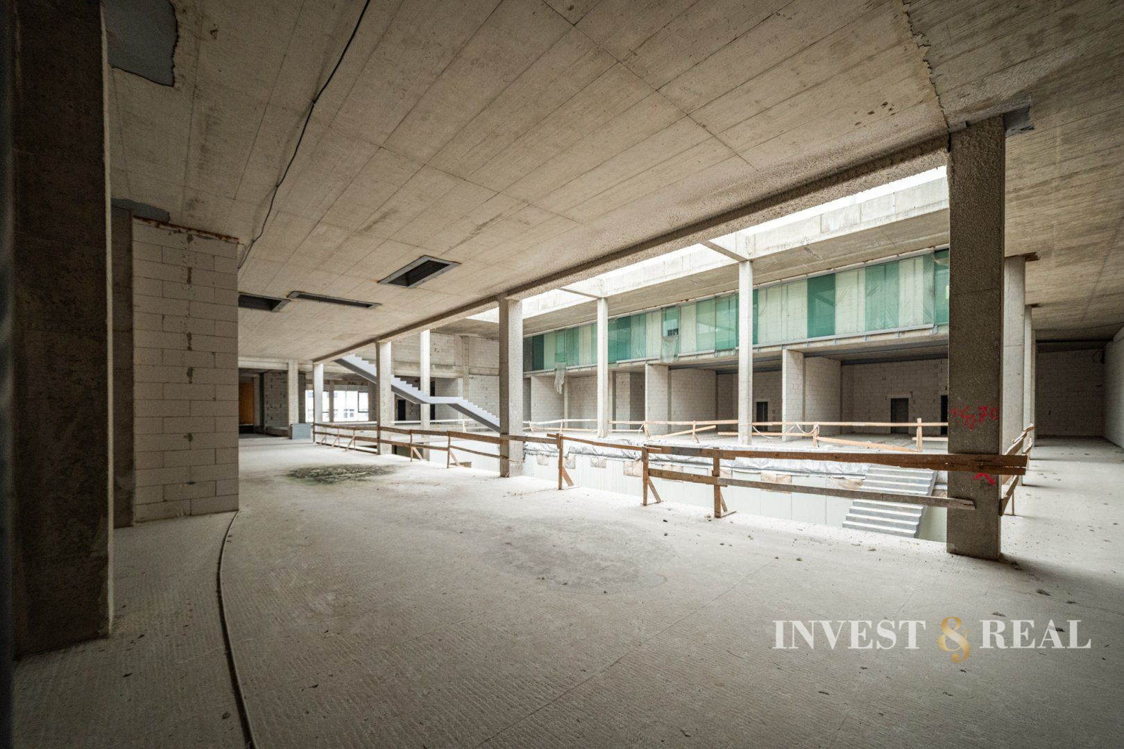 Invest & Real | Polyfunkčná budova | Obchodné priestory | Bytový dom | Bardejov