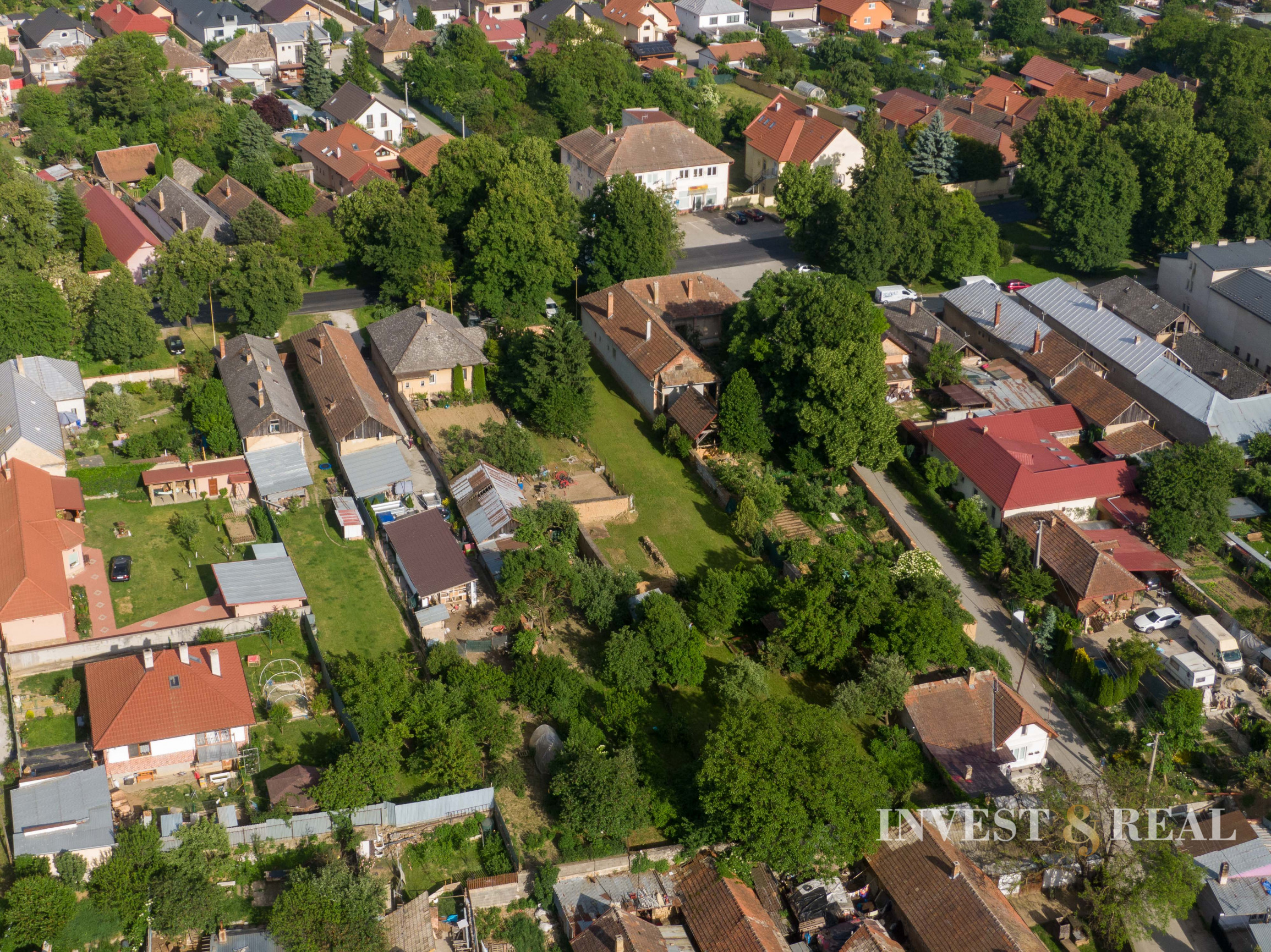 Rovinatý stavebný pozemok v centre | Moldava nad Bodvou