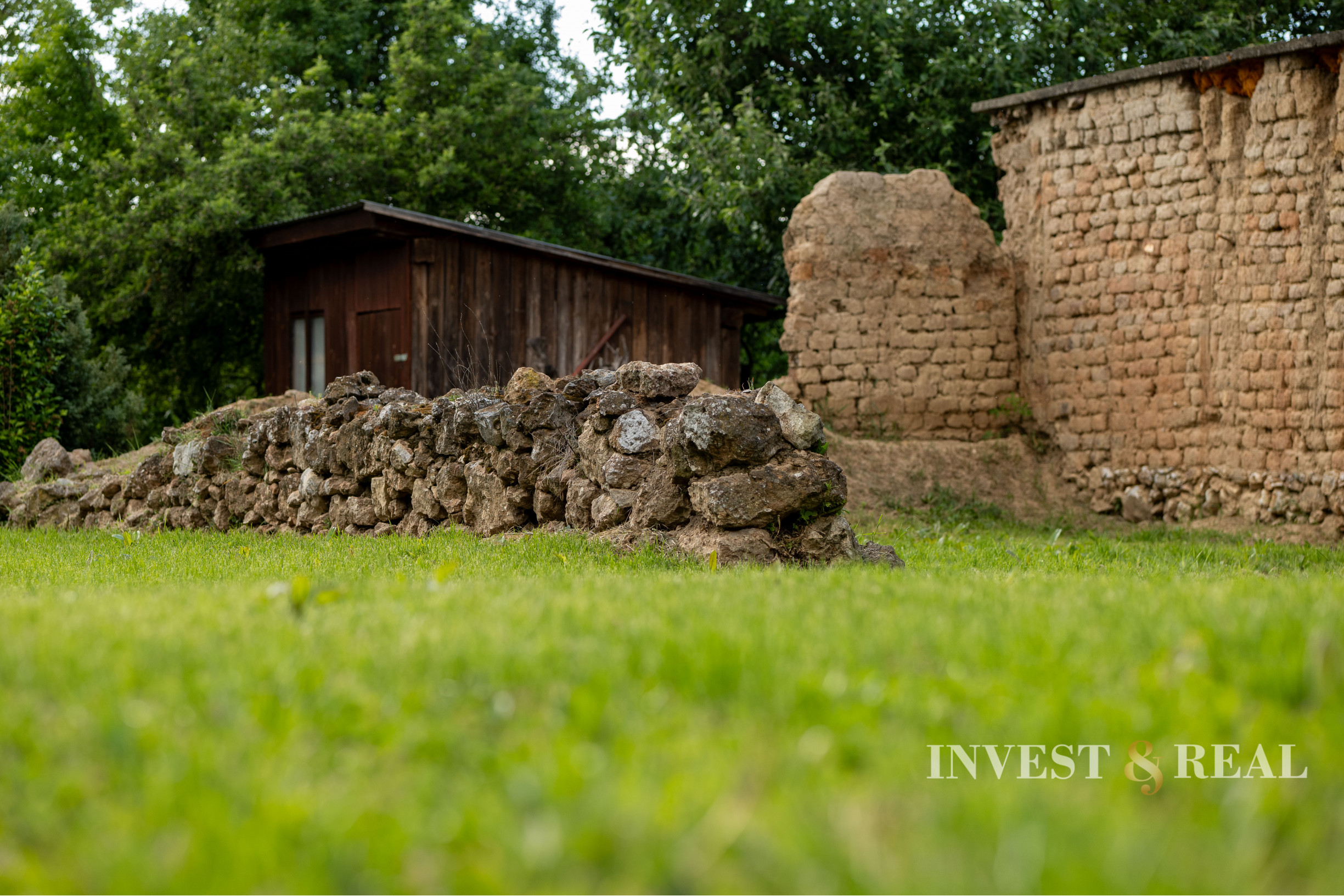 Rovinatý stavebný pozemok v centre | Moldava nad Bodvou