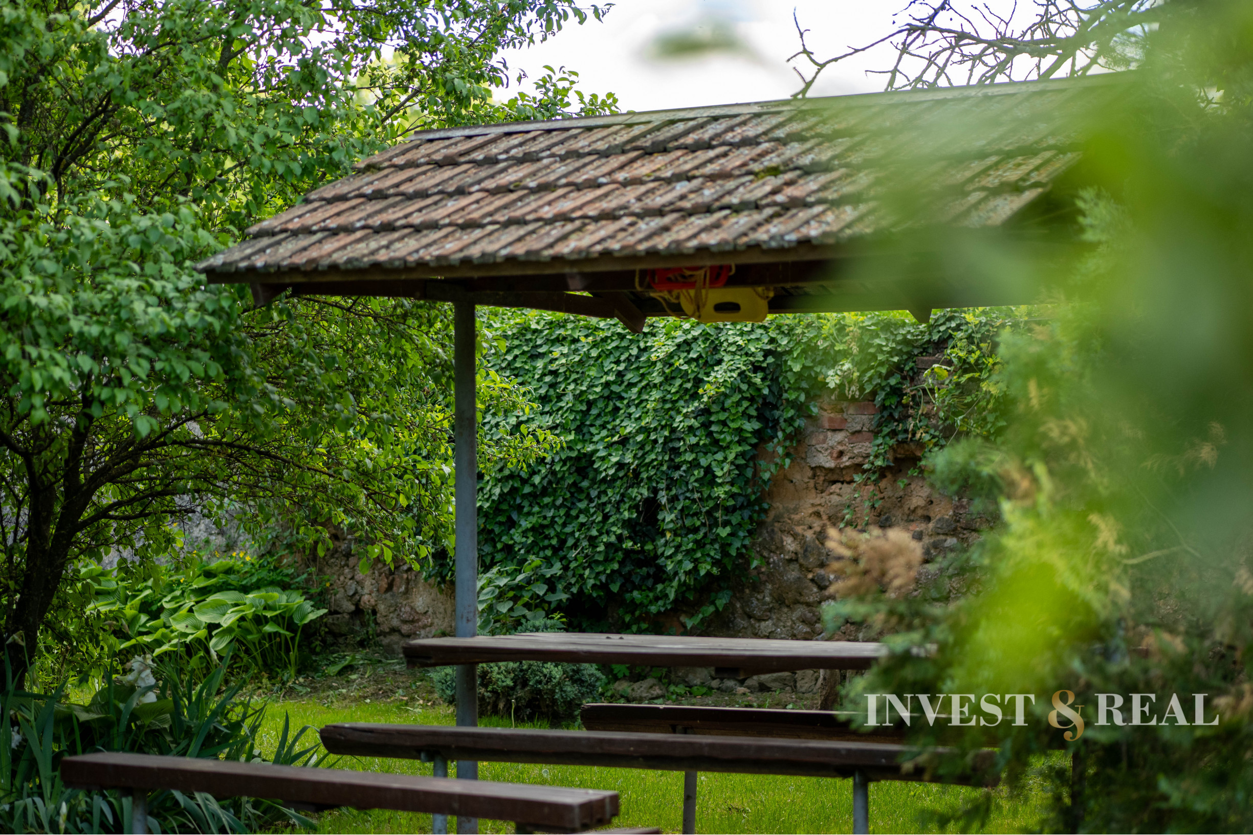 Rovinatý stavebný pozemok v centre | Moldava nad Bodvou