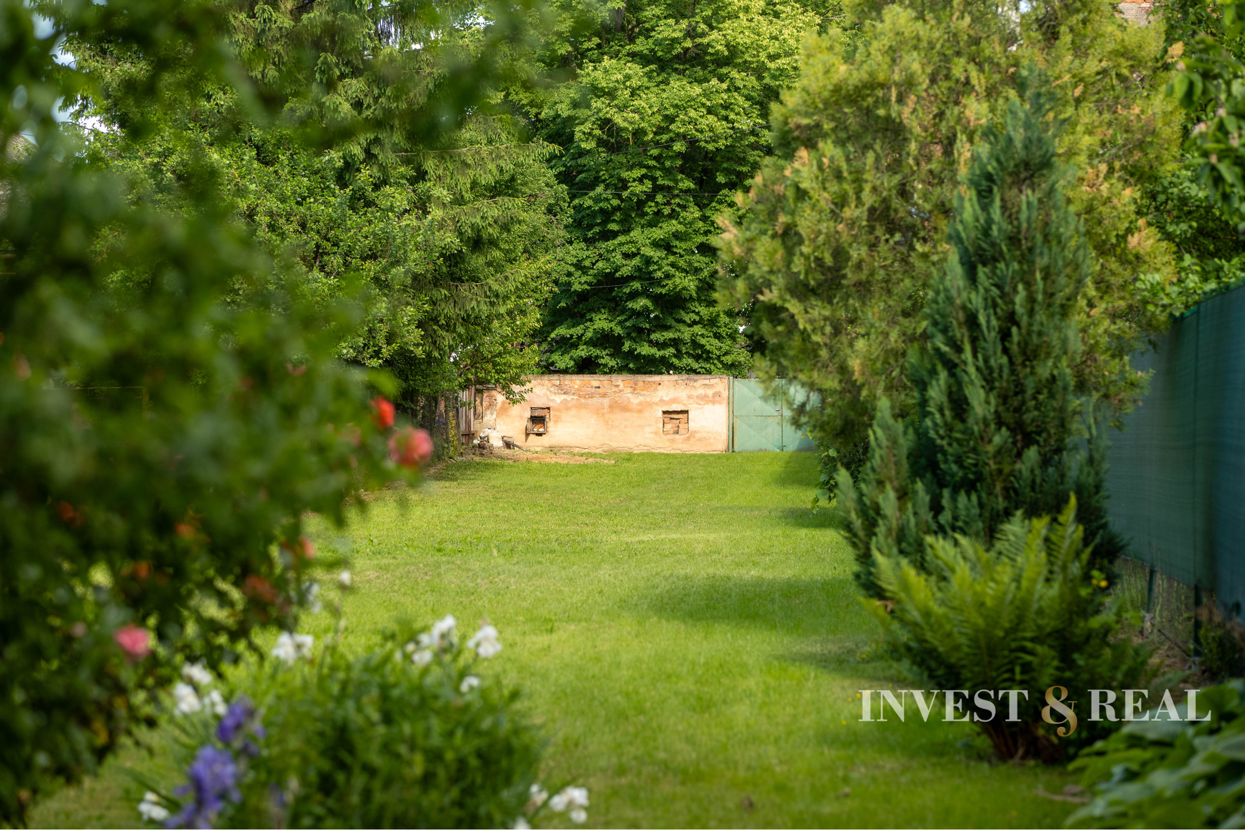 Rovinatý stavebný pozemok v centre | Moldava nad Bodvou