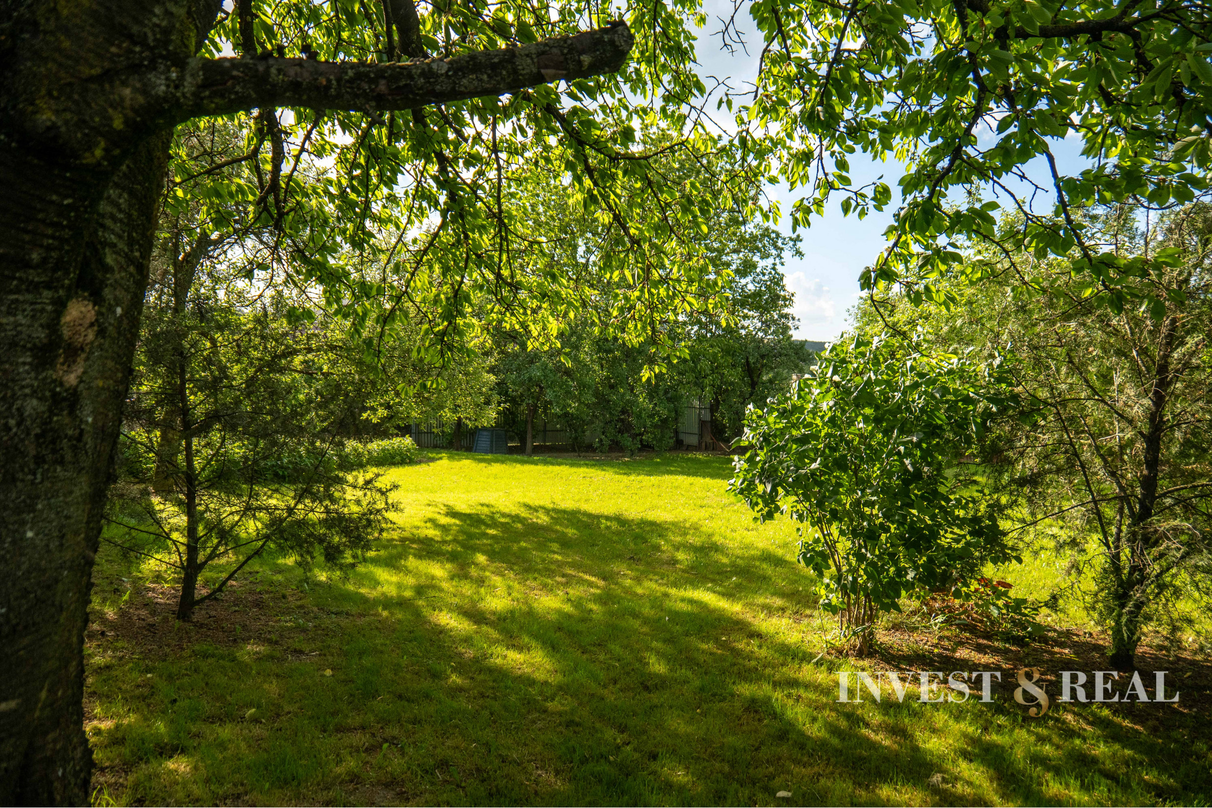 Rovinatý stavebný pozemok v centre | Moldava nad Bodvou