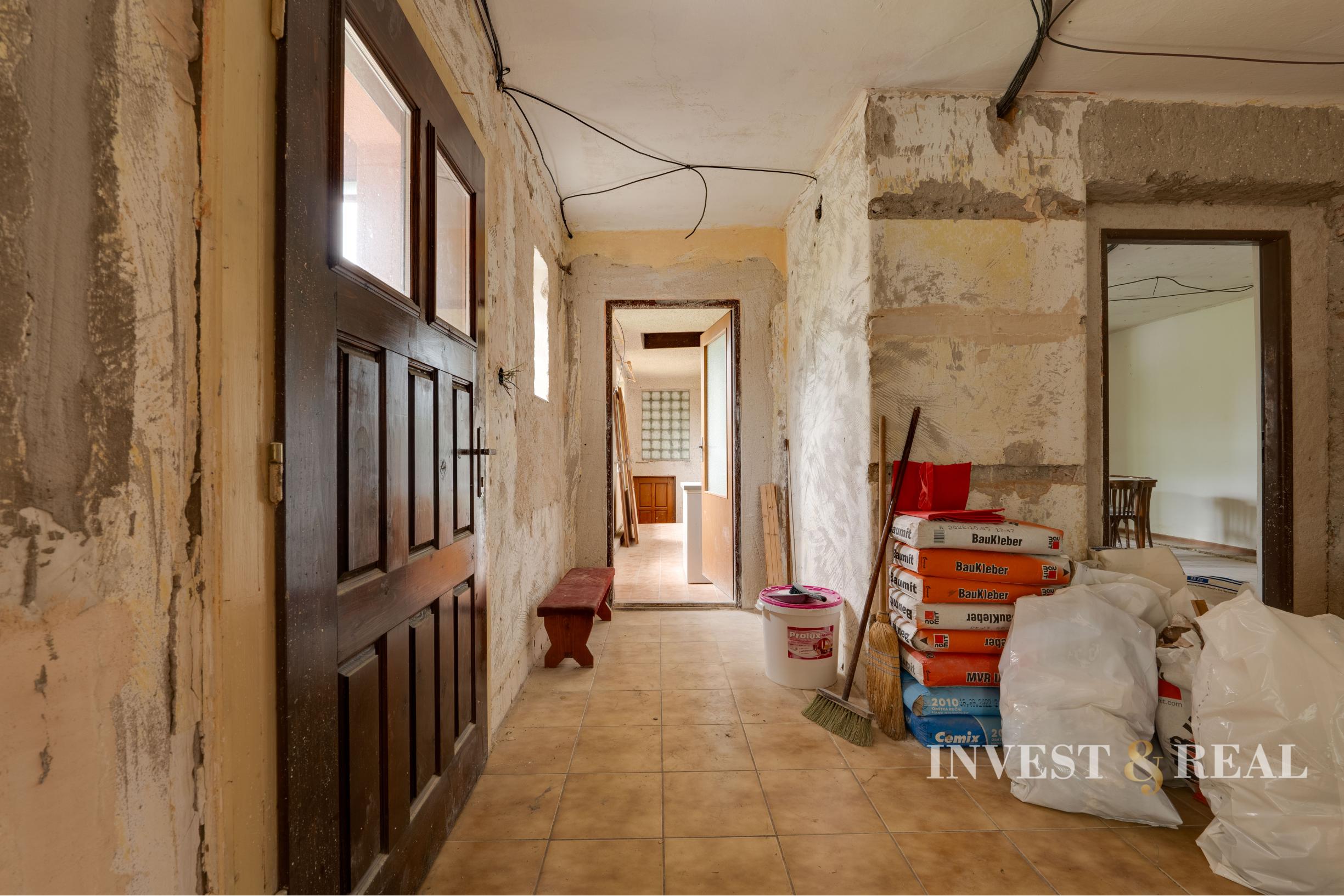 Rodinný dom v stave holodomu s priestranným pozemkom - Košické Oľšany