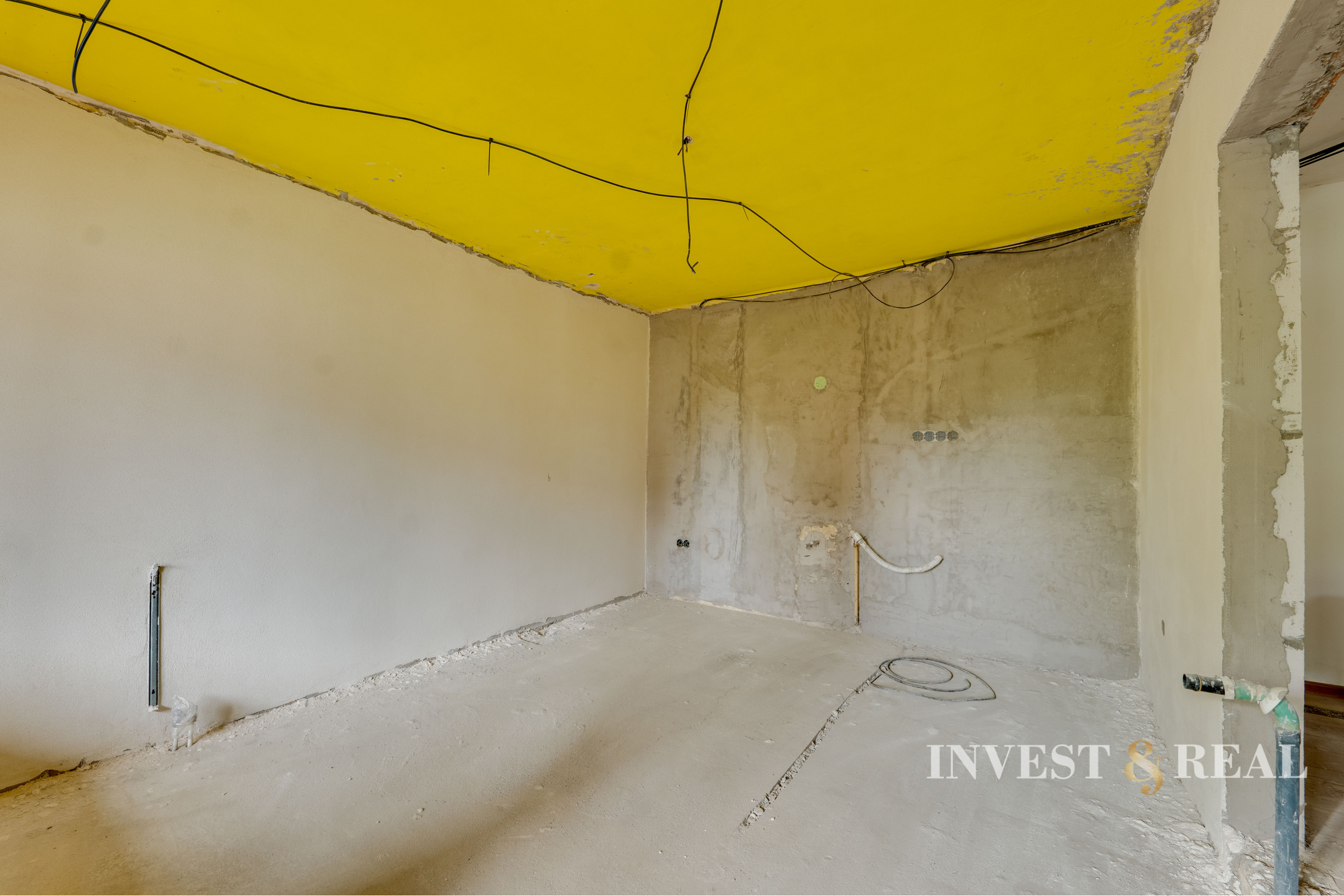 Rodinný dom v stave holodomu s priestranným pozemkom - Košické Oľšany