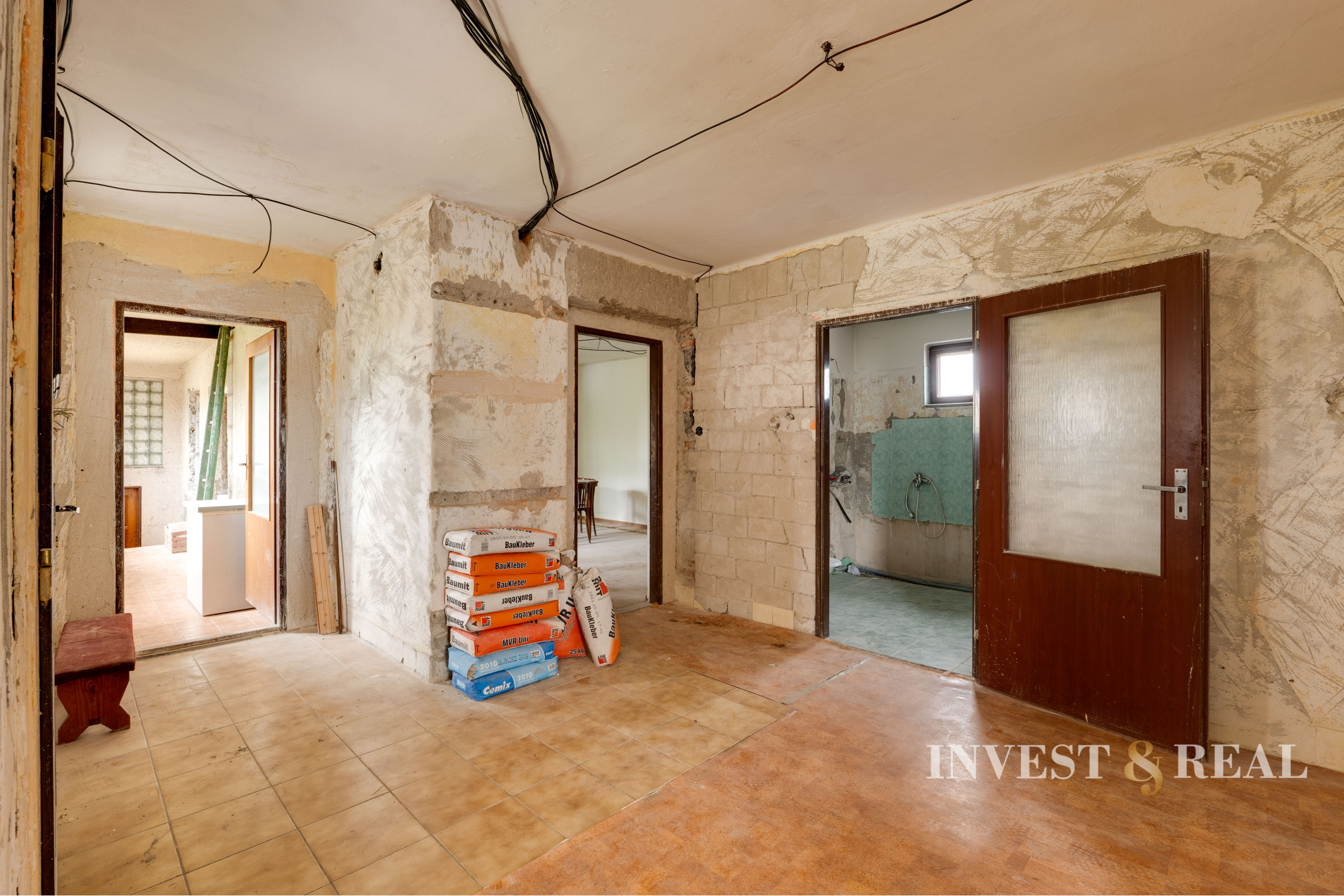 Rodinný dom v stave holodomu s priestranným pozemkom - Košické Oľšany