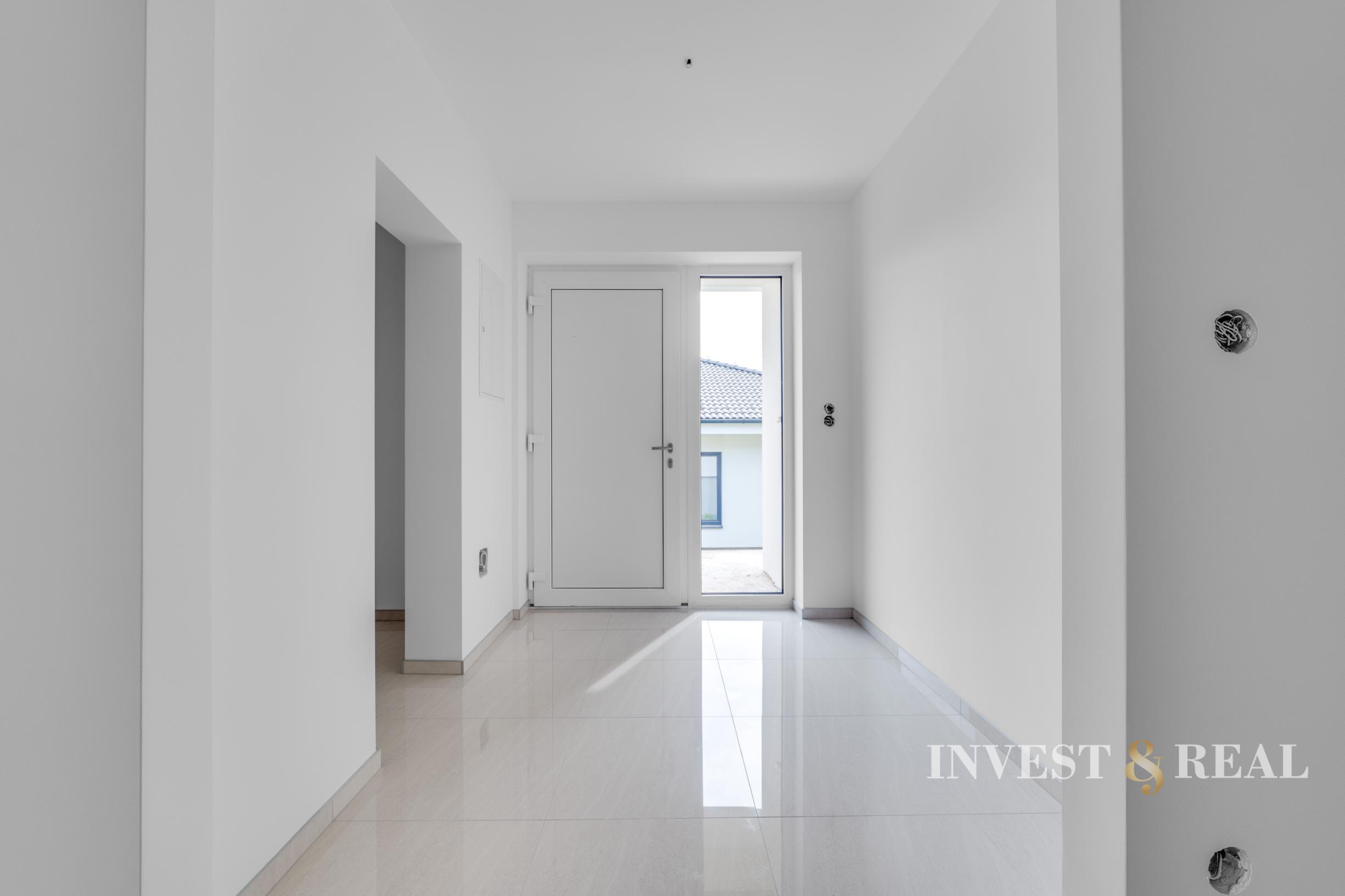 REZERVOVANÉ | NOVOSTAVBA | Moderný bungalov | NA KĽÚČ | Drienov