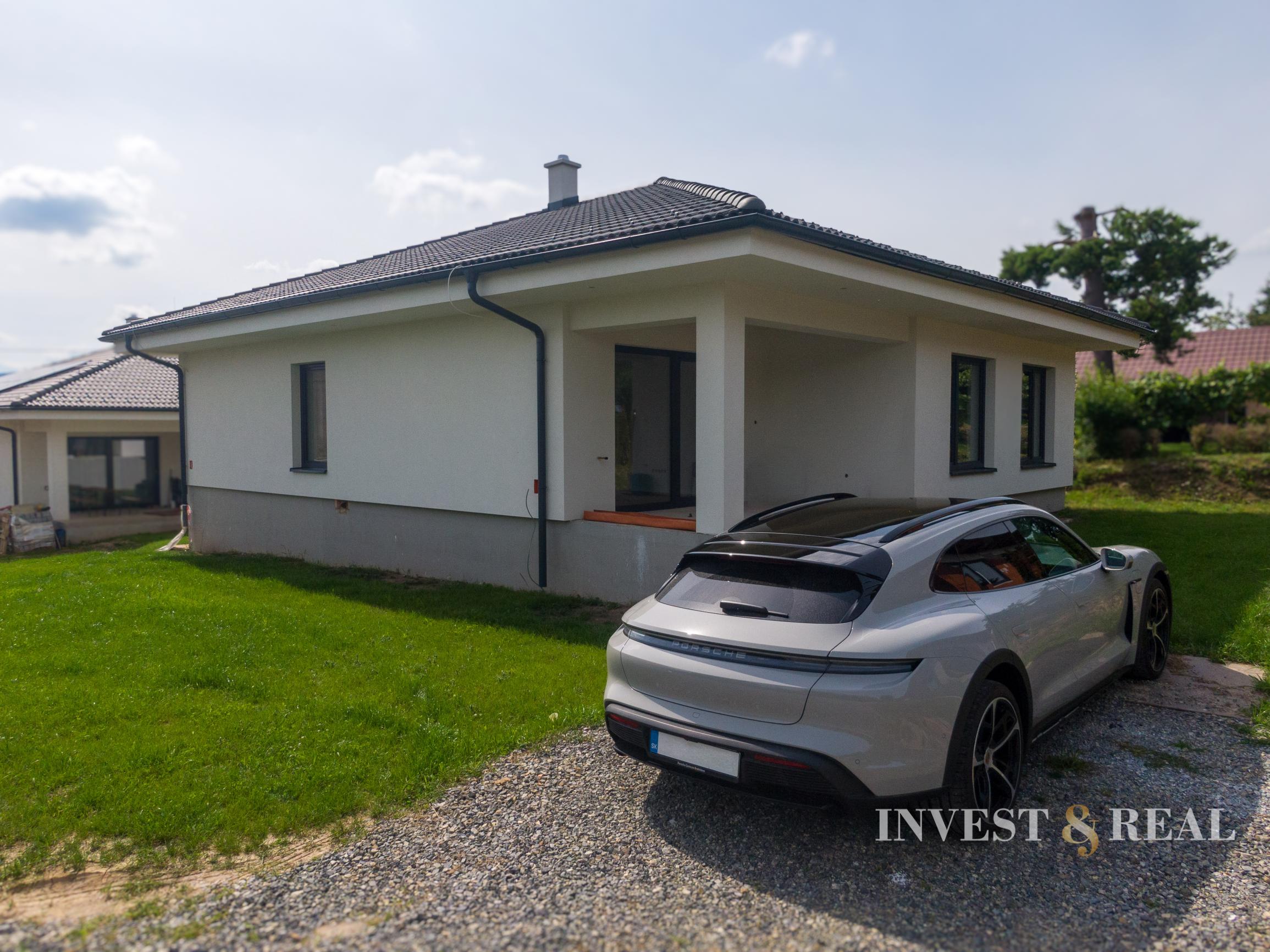 REZERVOVANÉ | NOVOSTAVBA | Moderný bungalov | NA KĽÚČ | Drienov