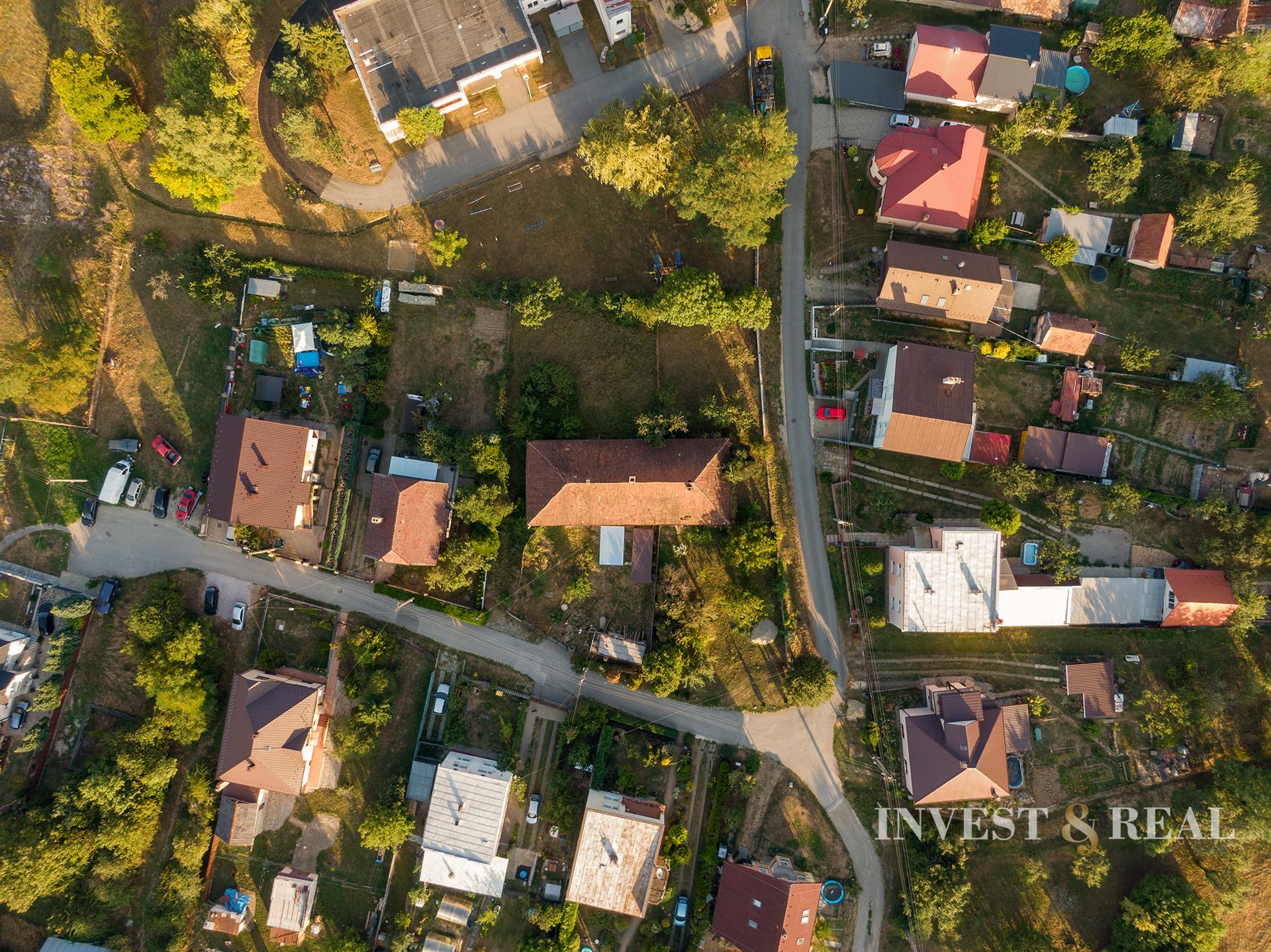 POZEMOK so starším rodinným domom | 752 m² | Košice - Poľov