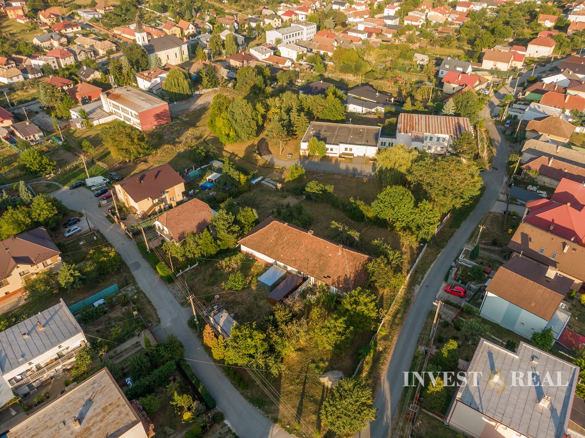 POZEMOK so starším rodinným domom | 752 m² | Košice - Poľov