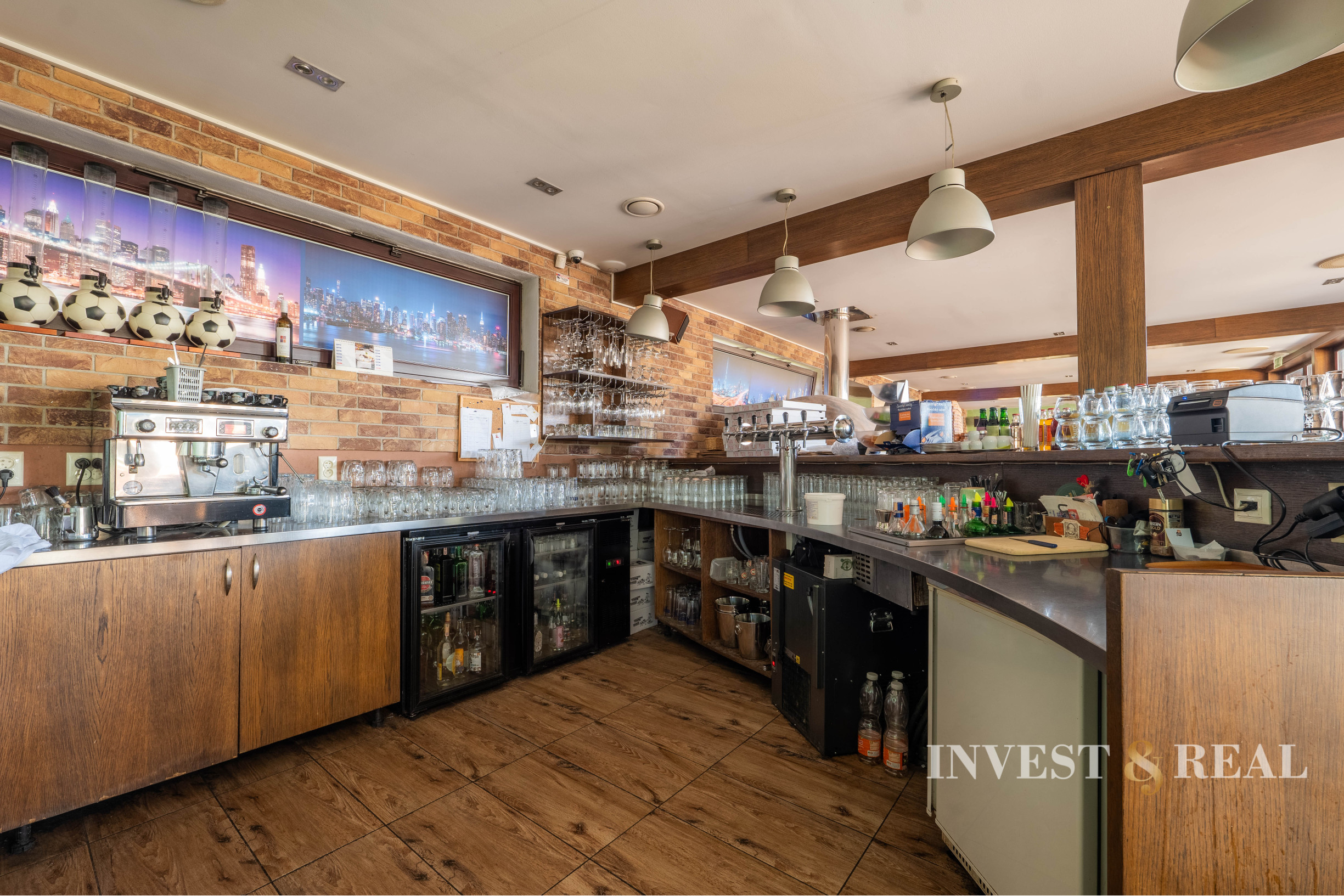 Podnikateľská budova s veľkorysým pozemkom | Ťahanovce