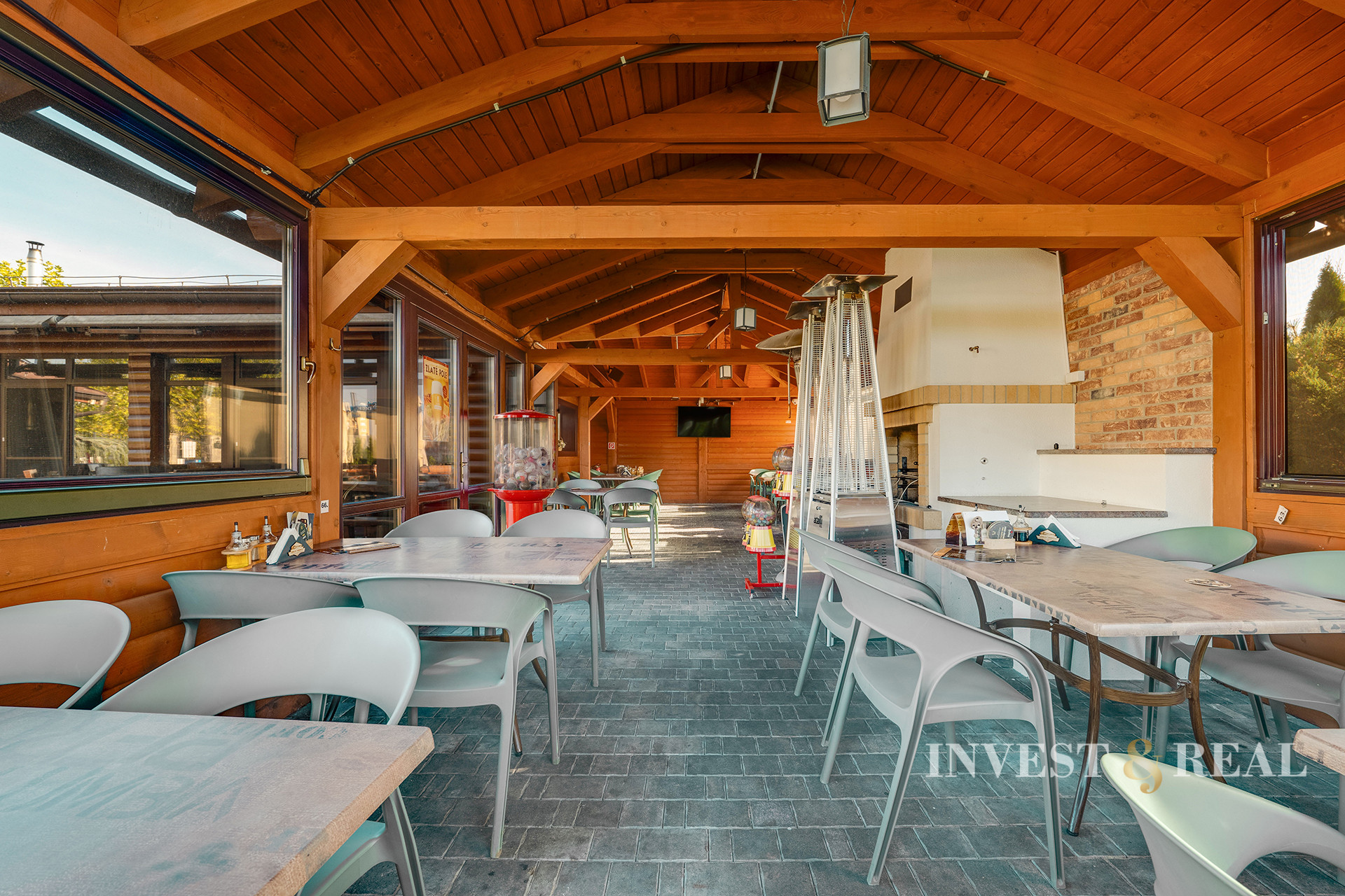 Podnikateľská budova s veľkorysým pozemkom | Ťahanovce