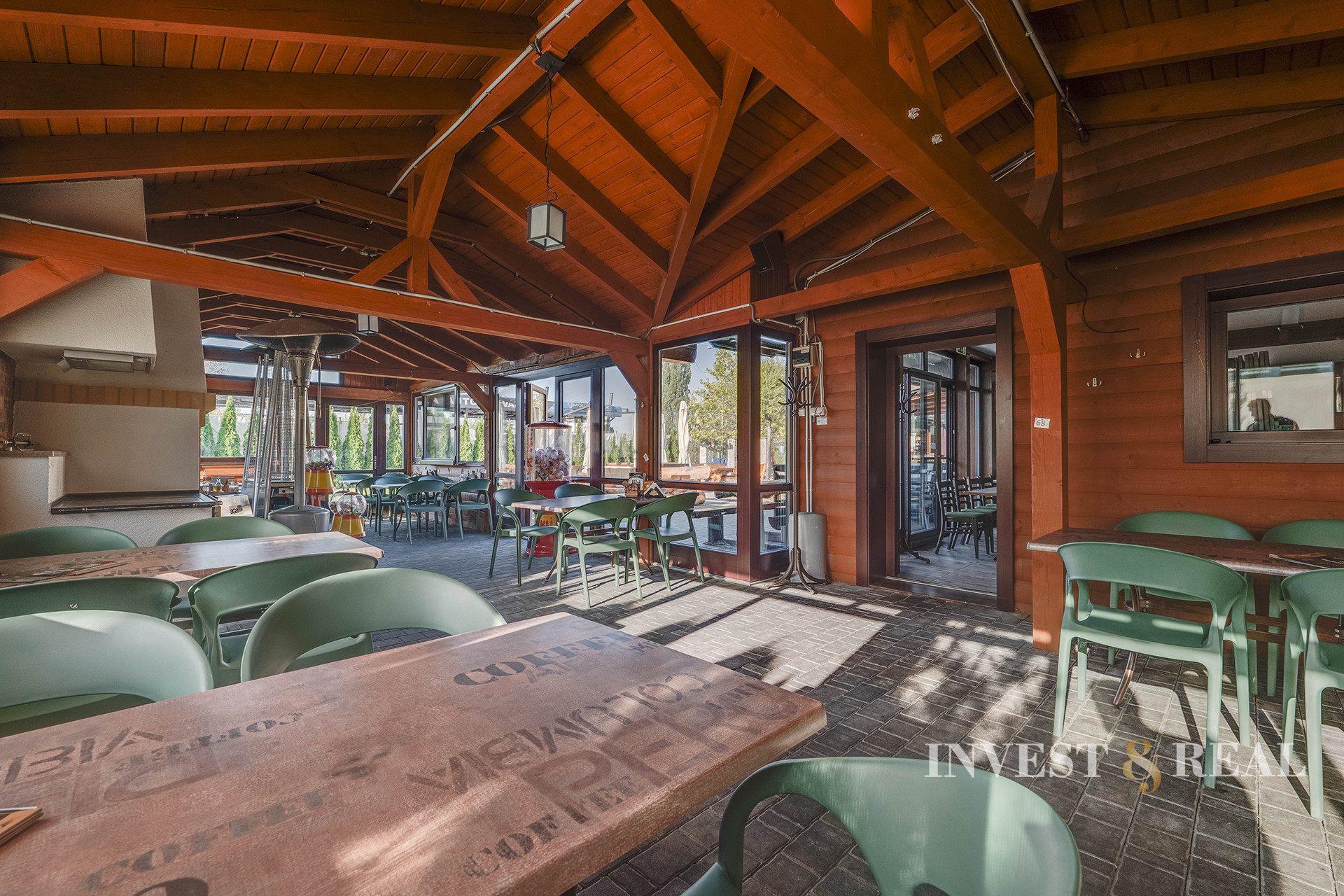 Podnikateľská budova s veľkorysým pozemkom | Ťahanovce