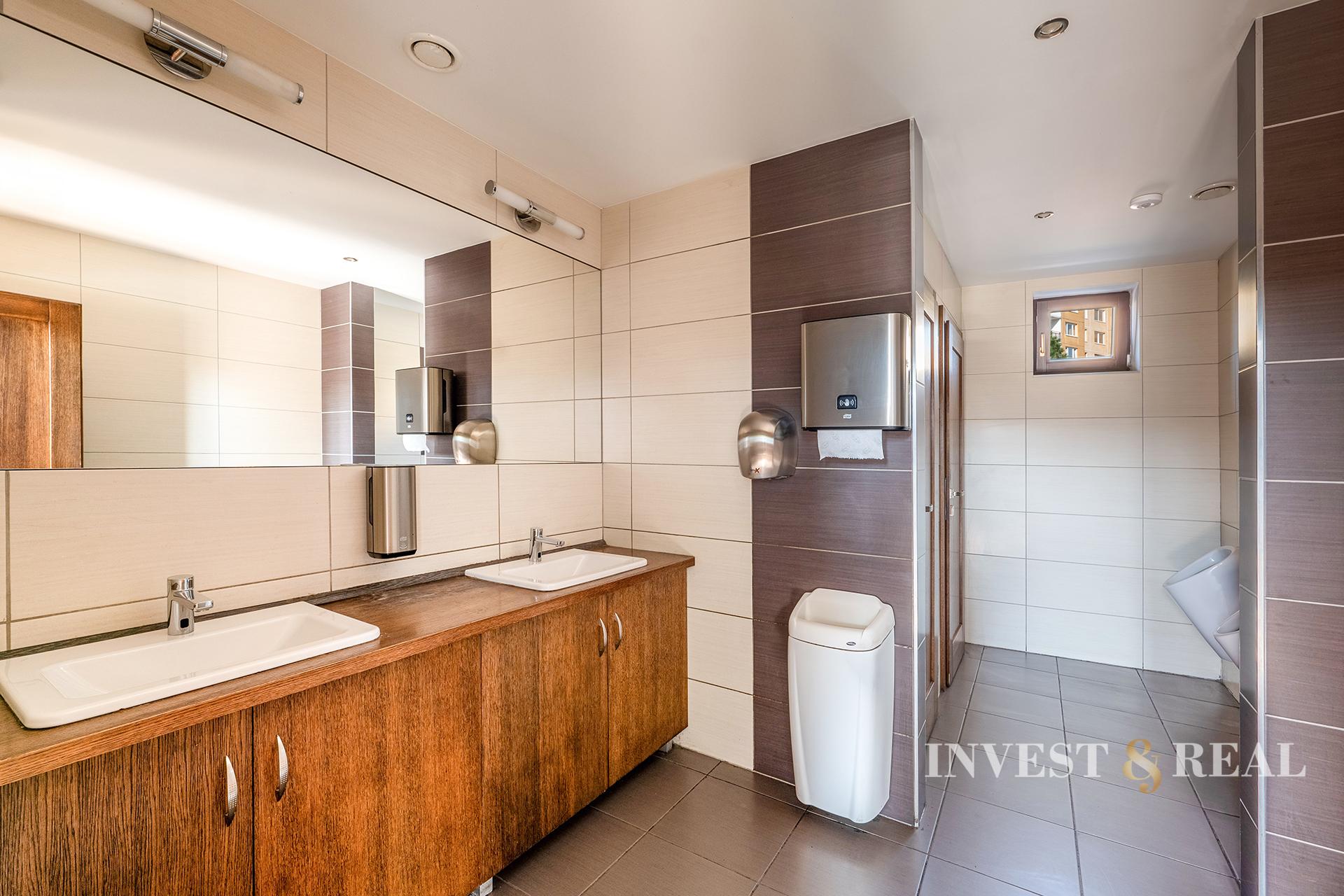 Podnikateľská budova s veľkorysým pozemkom | Ťahanovce