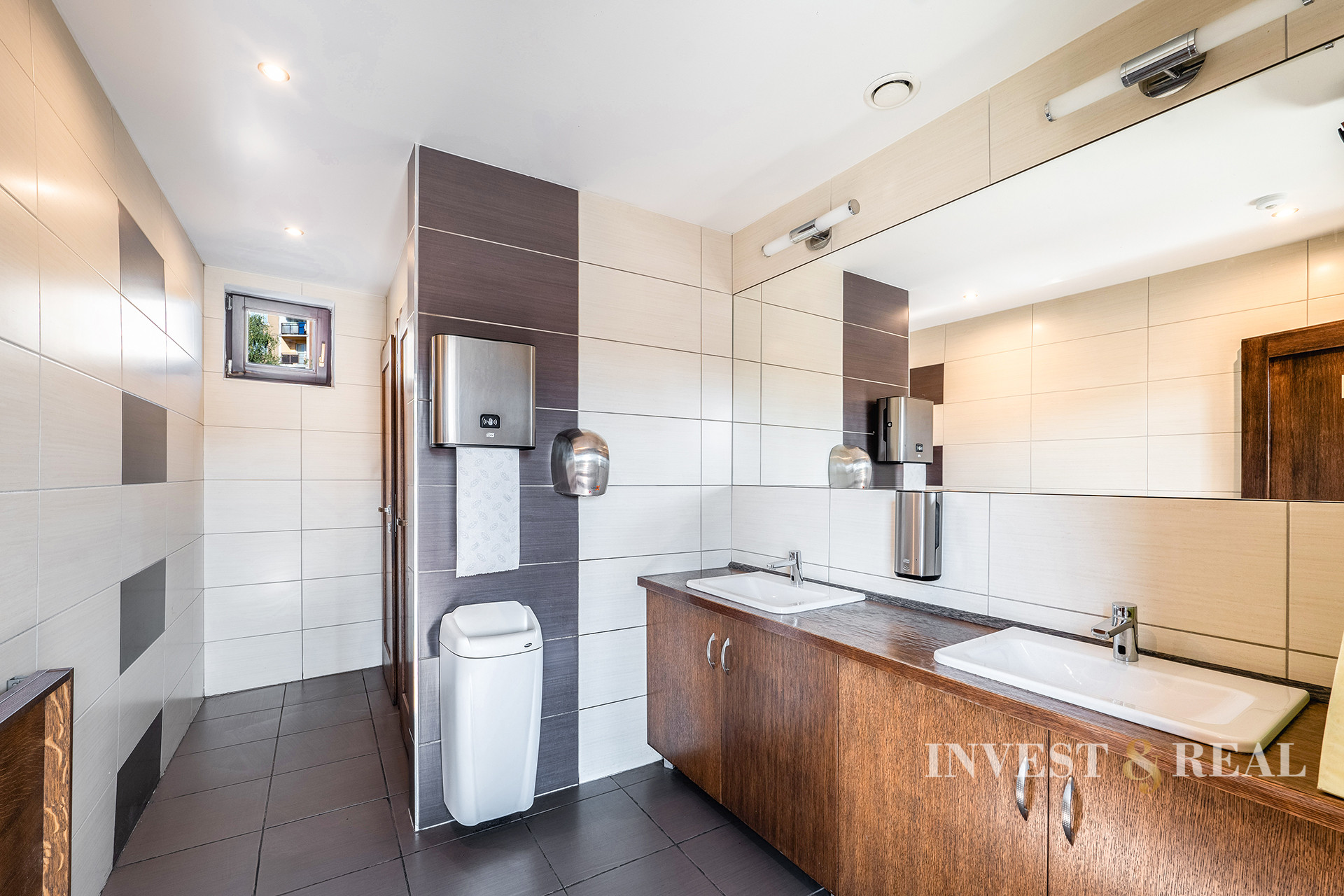 Podnikateľská budova s veľkorysým pozemkom | Ťahanovce