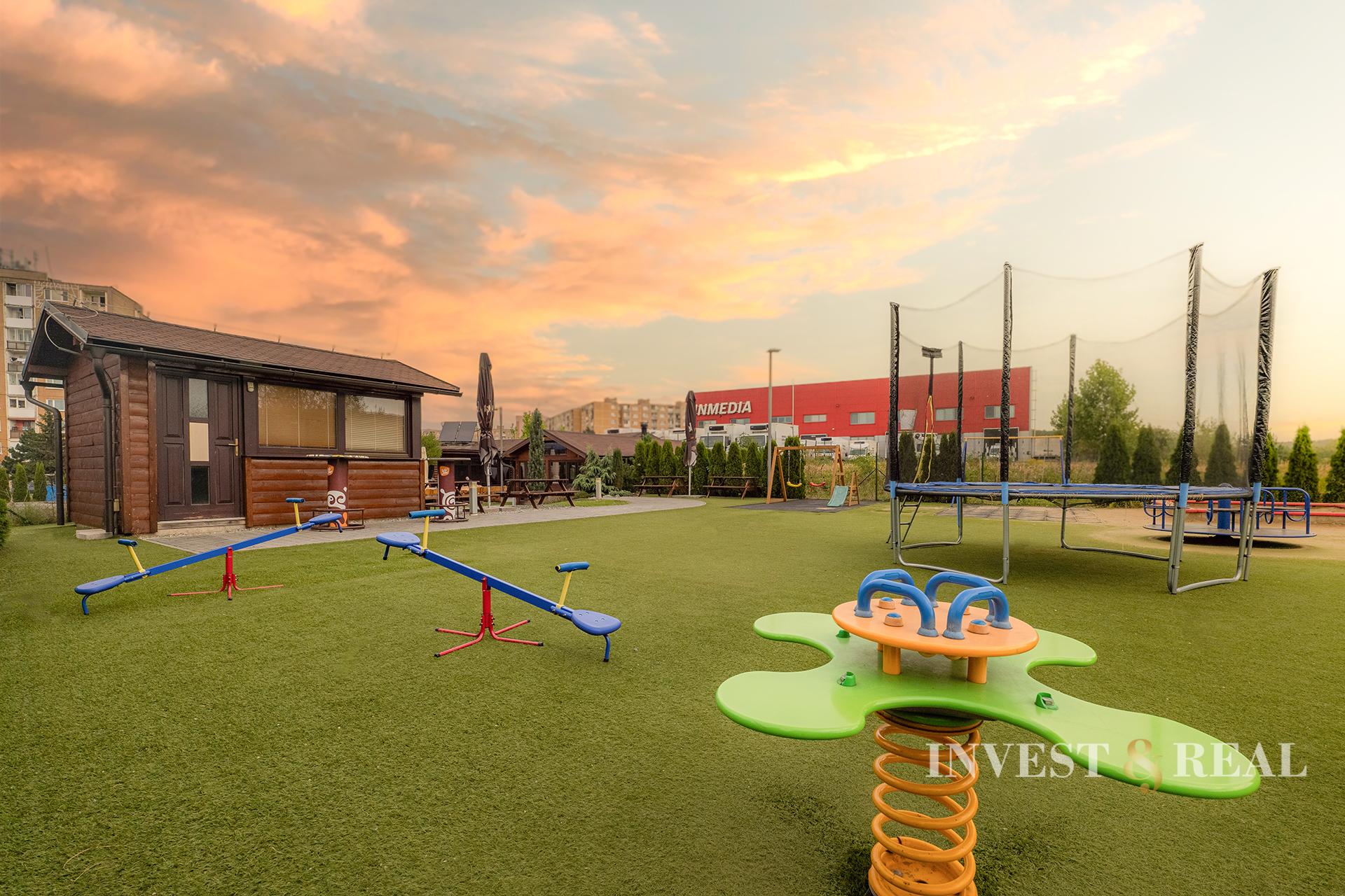 Podnikateľská budova s veľkorysým pozemkom | Ťahanovce