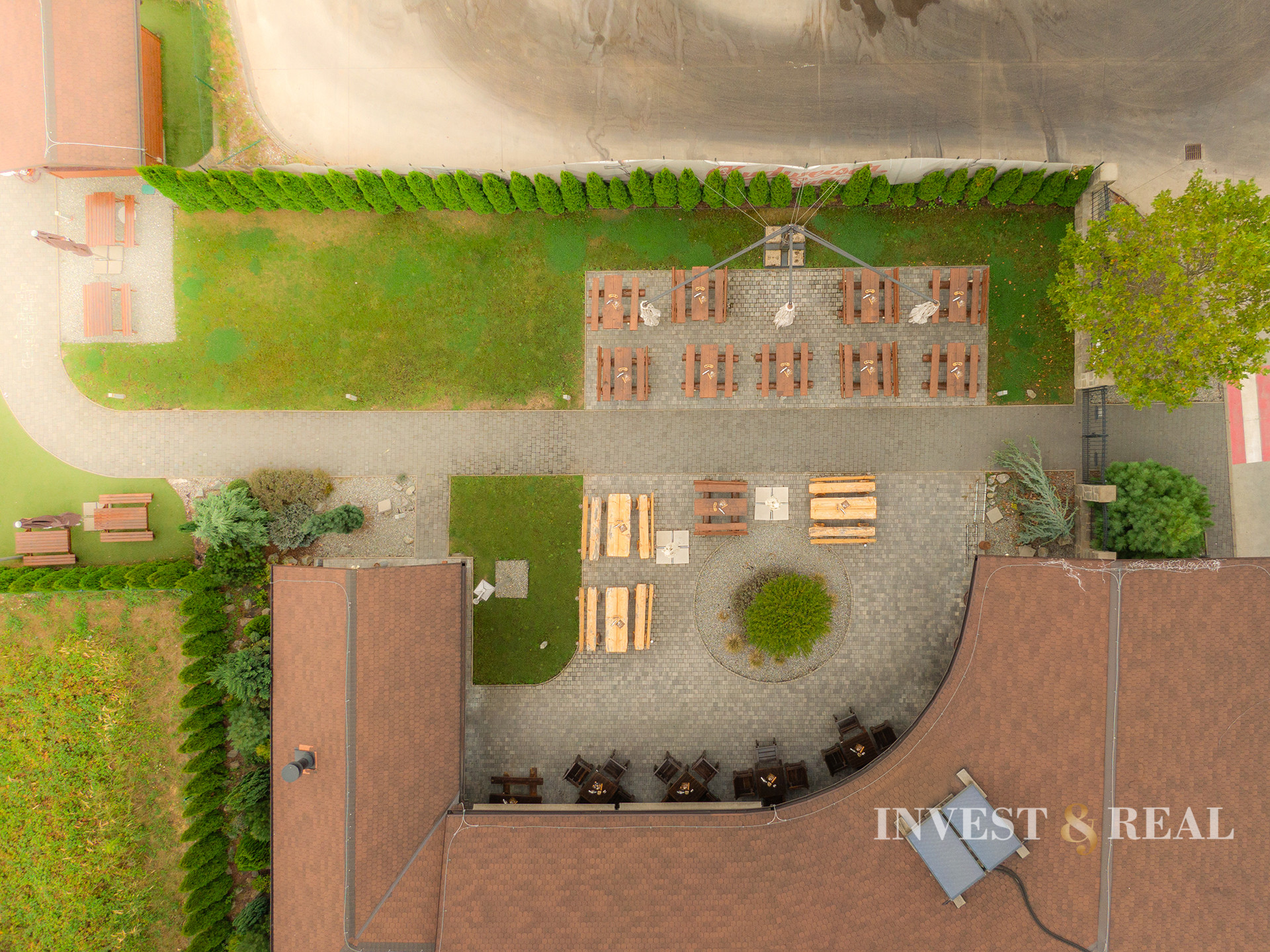 Podnikateľská budova s veľkorysým pozemkom | Ťahanovce