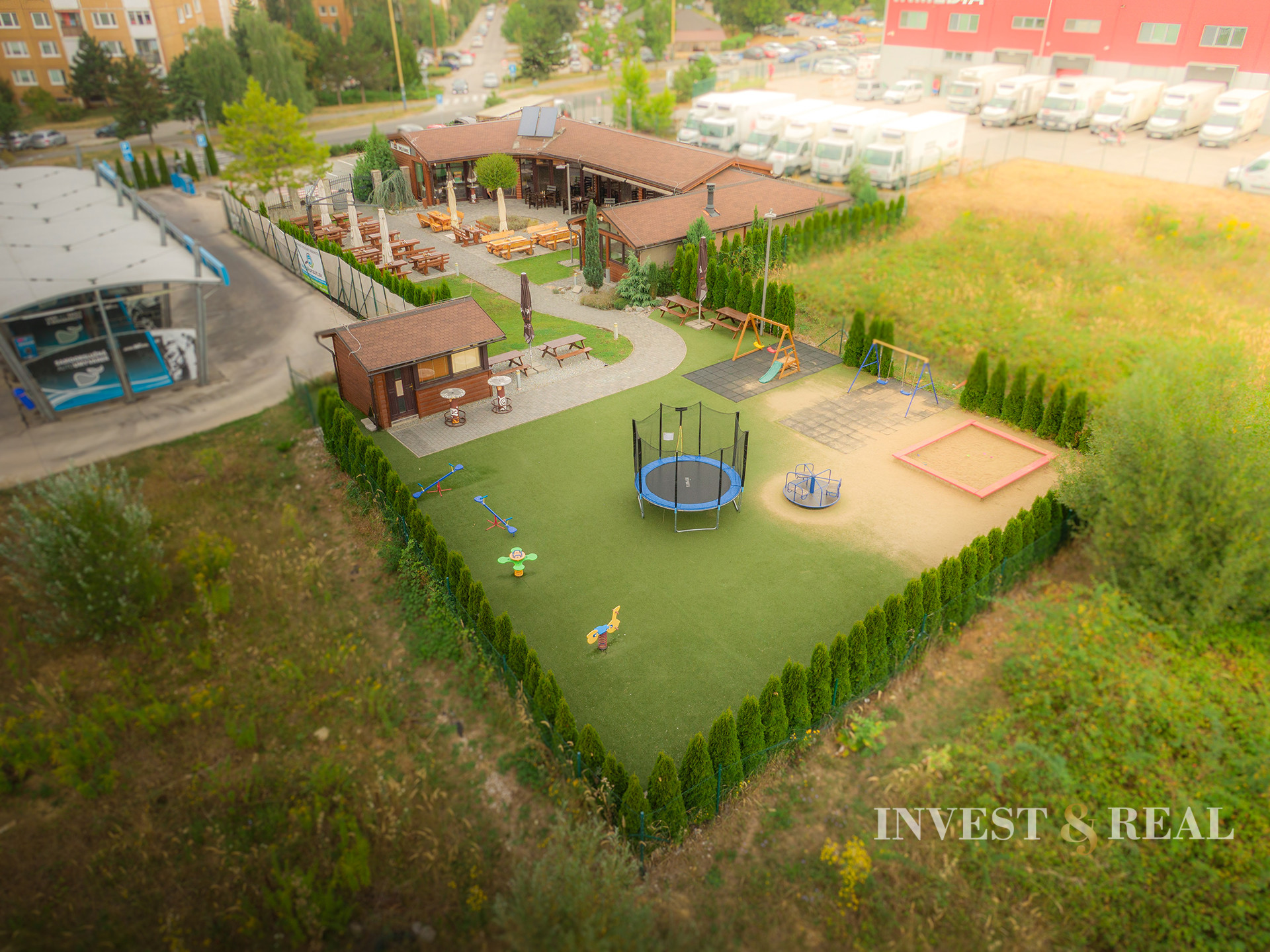 Podnikateľská budova s veľkorysým pozemkom | Ťahanovce