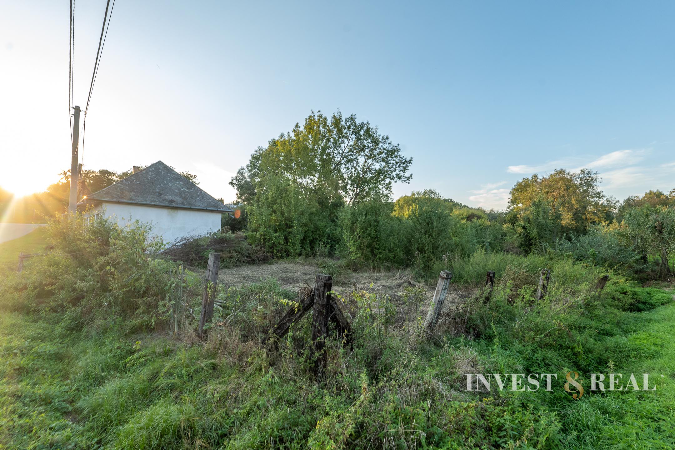 Slnečný a rovinatý pozemok | 1288 m² | Žarnov