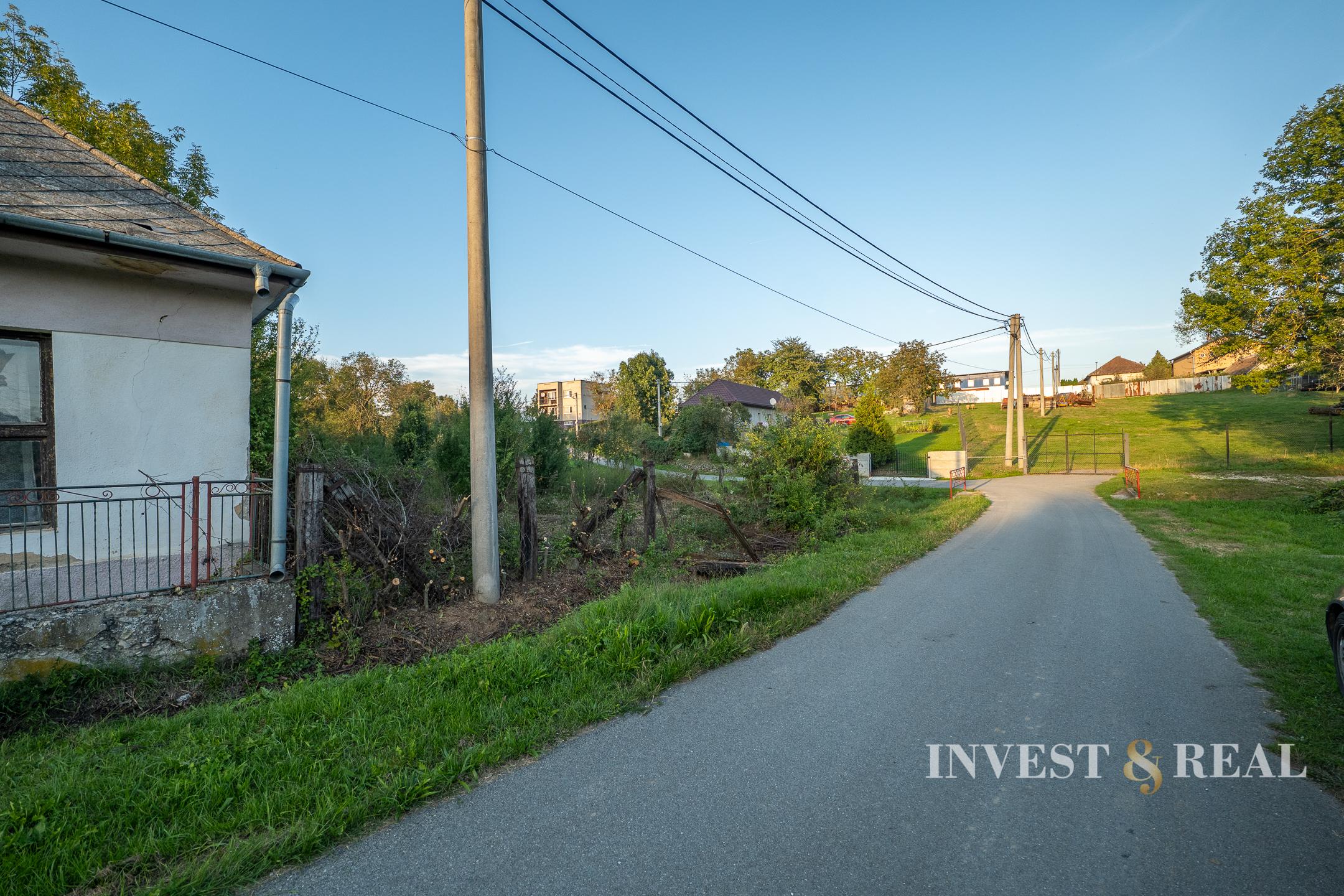 Slnečný a rovinatý pozemok | 1288 m² | Žarnov