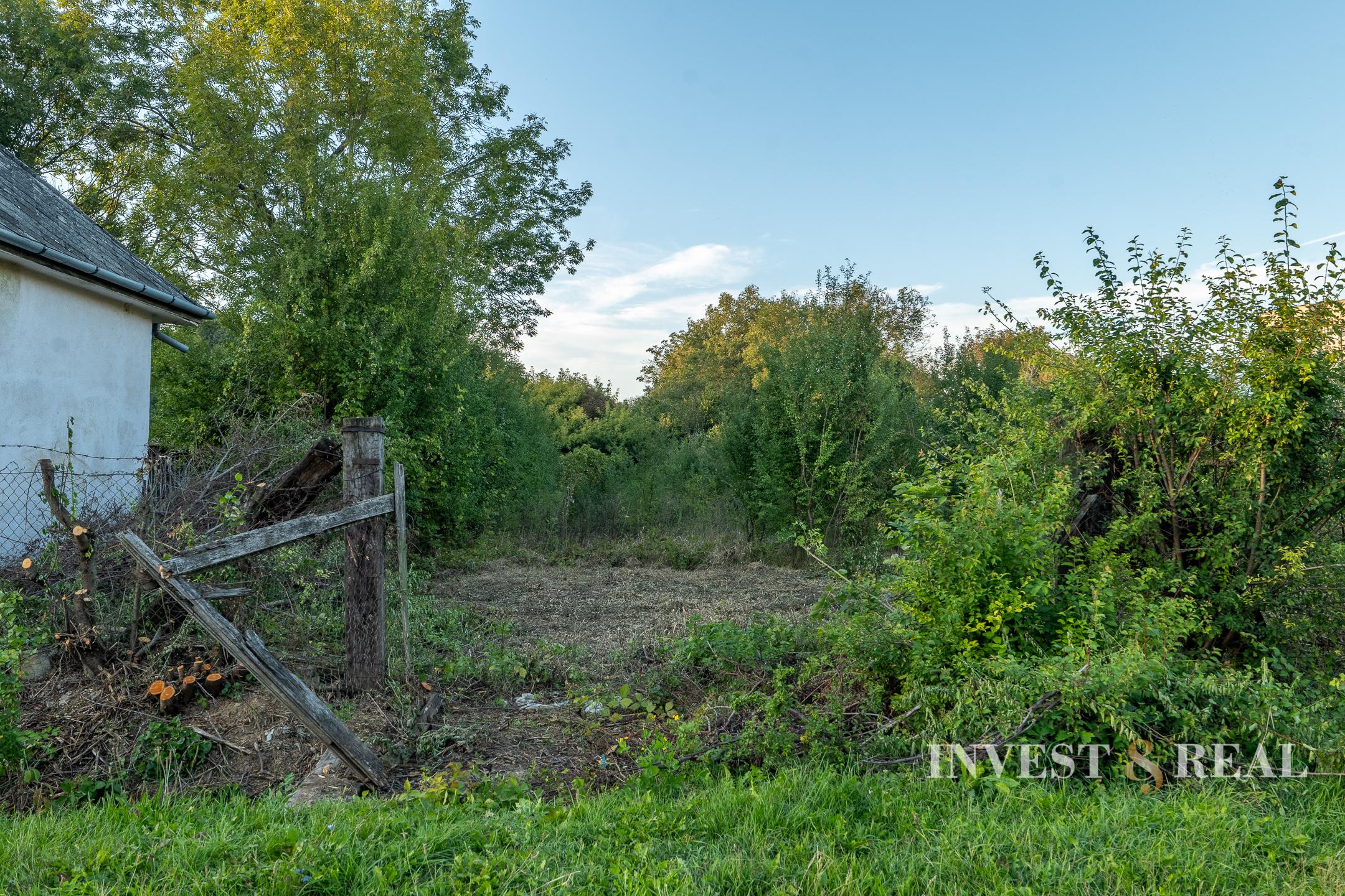 Slnečný a rovinatý pozemok | 1288 m² | Žarnov