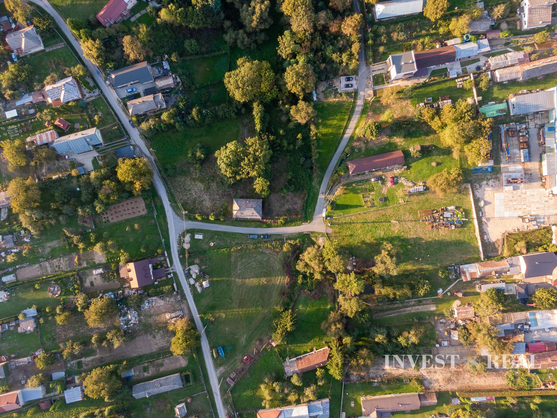 Slnečný a rovinatý pozemok | 1288 m² | Žarnov