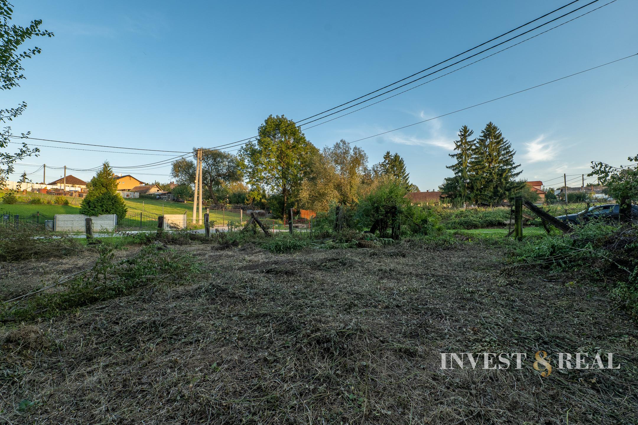 Slnečný a rovinatý pozemok | 1288 m² | Žarnov