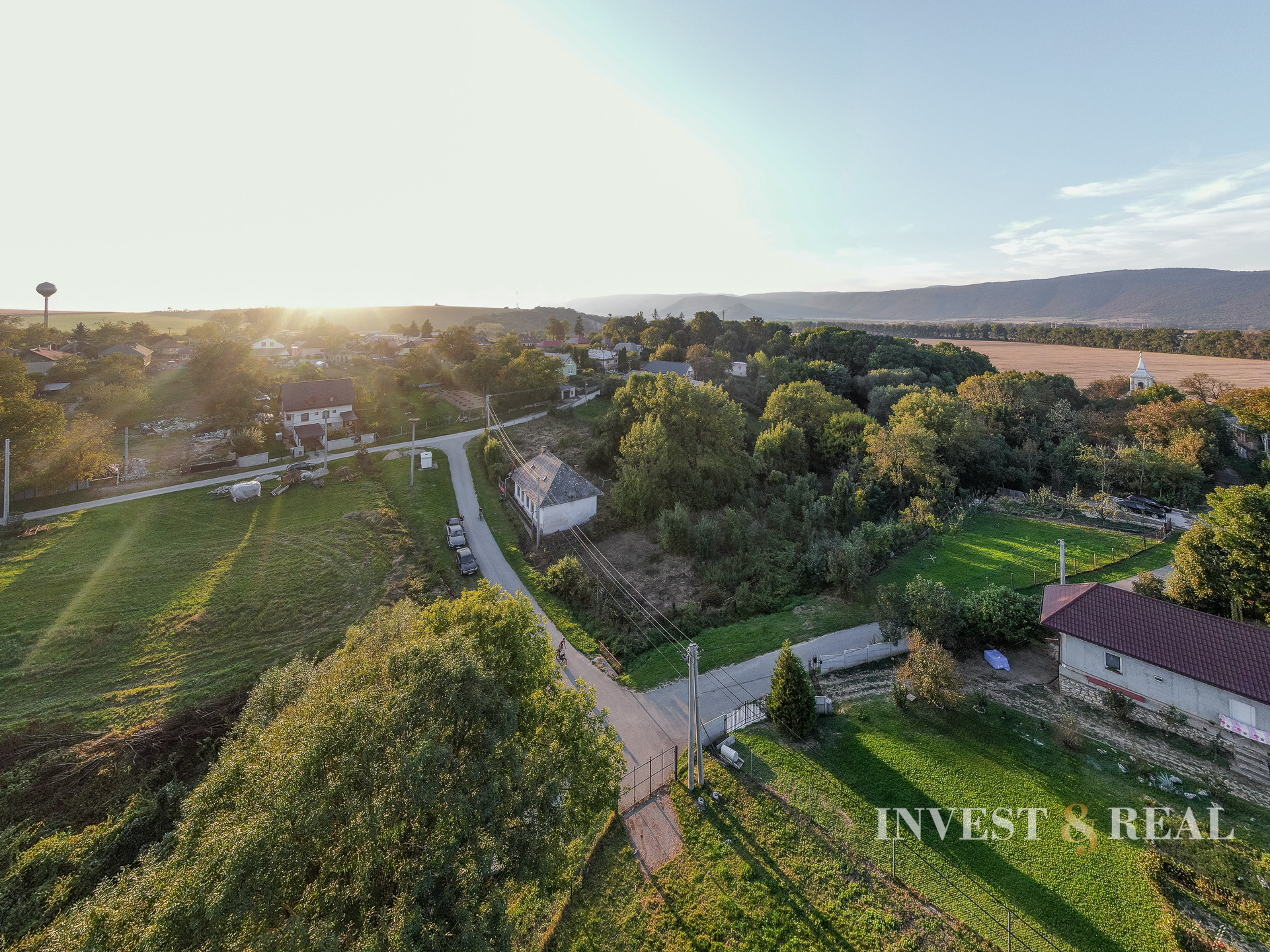 Slnečný a rovinatý pozemok | 1288 m² | Žarnov