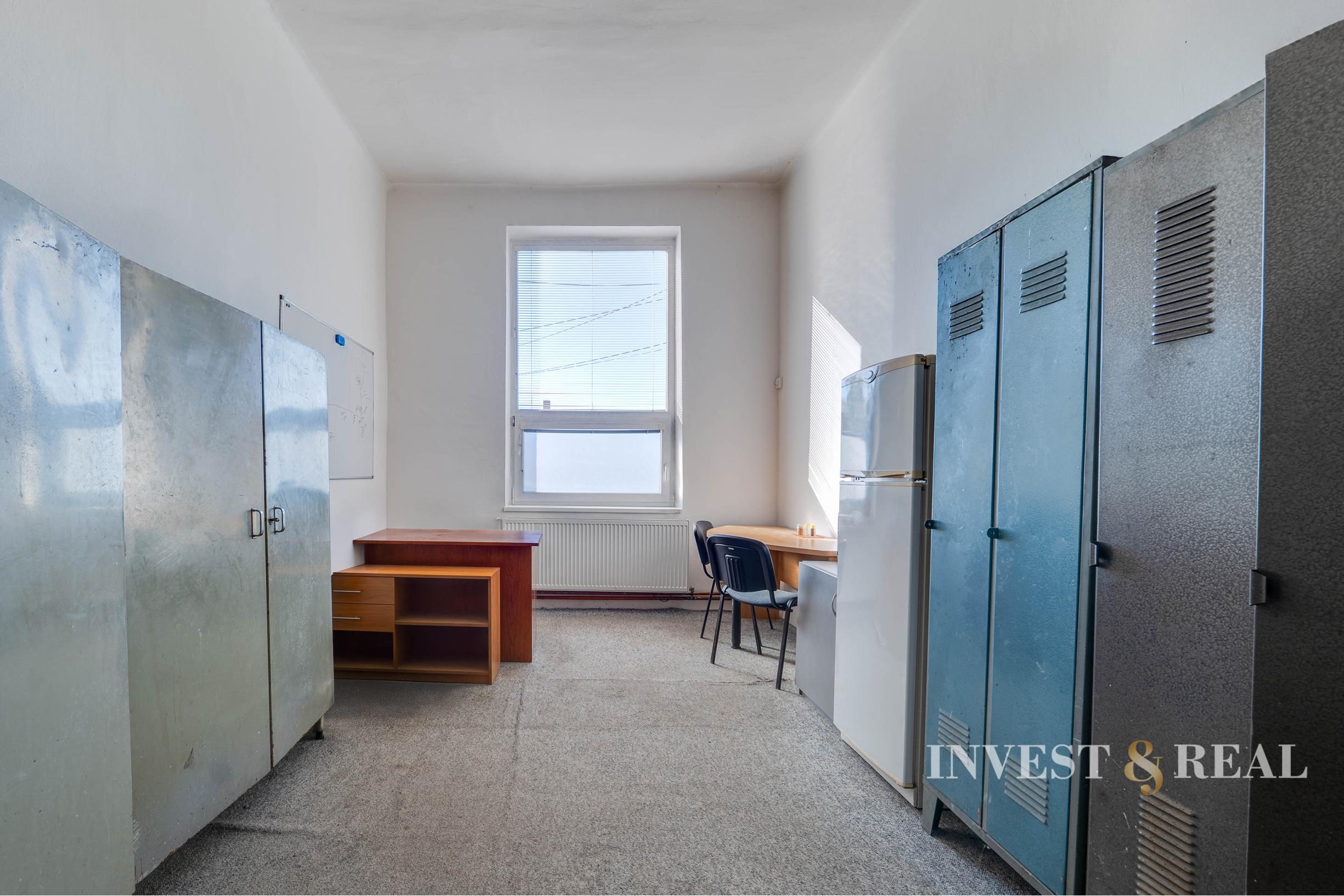 Administratívna budova a hala v priemyslenej časti | Rampová