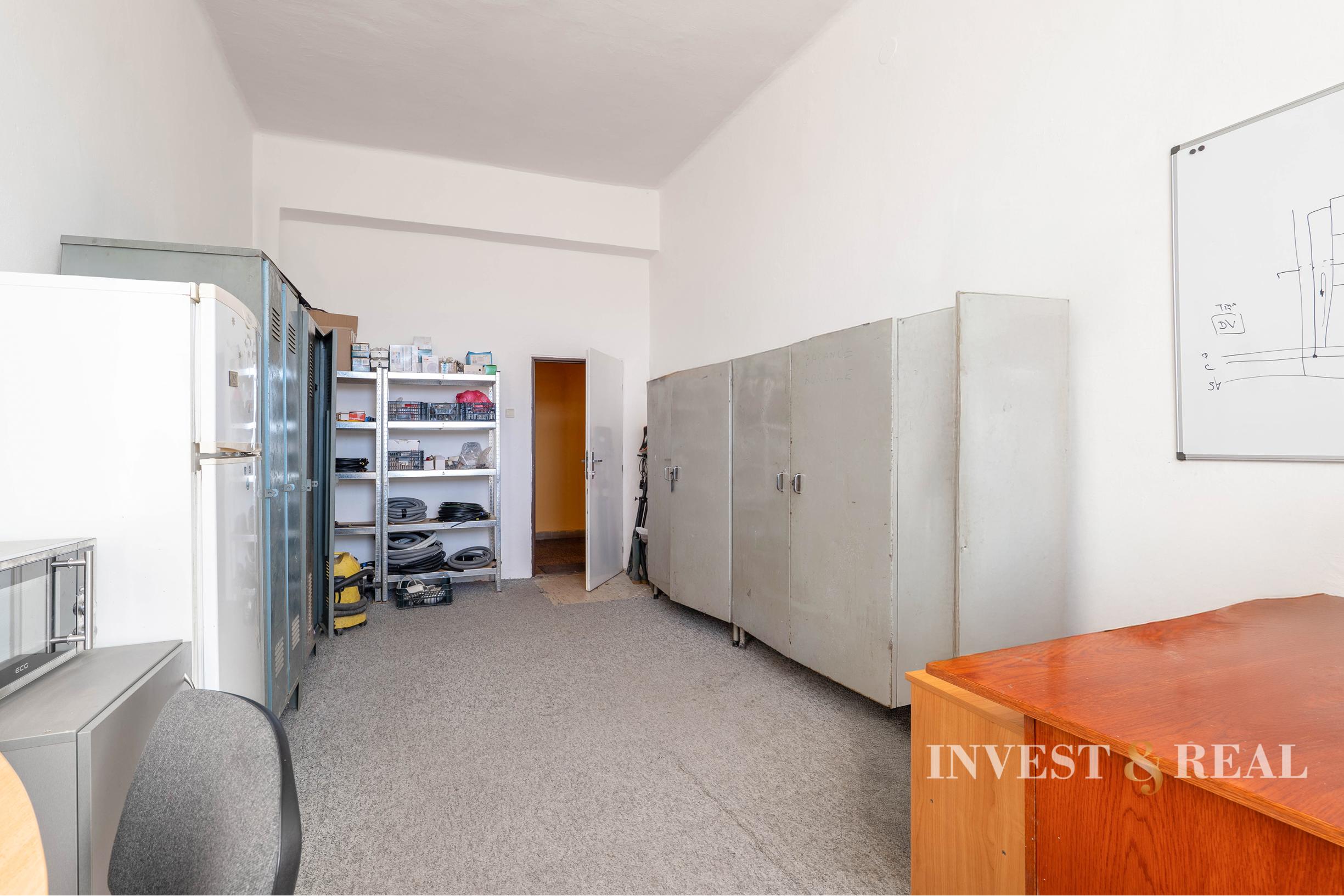 Administratívna budova a hala v priemyslenej časti | Rampová