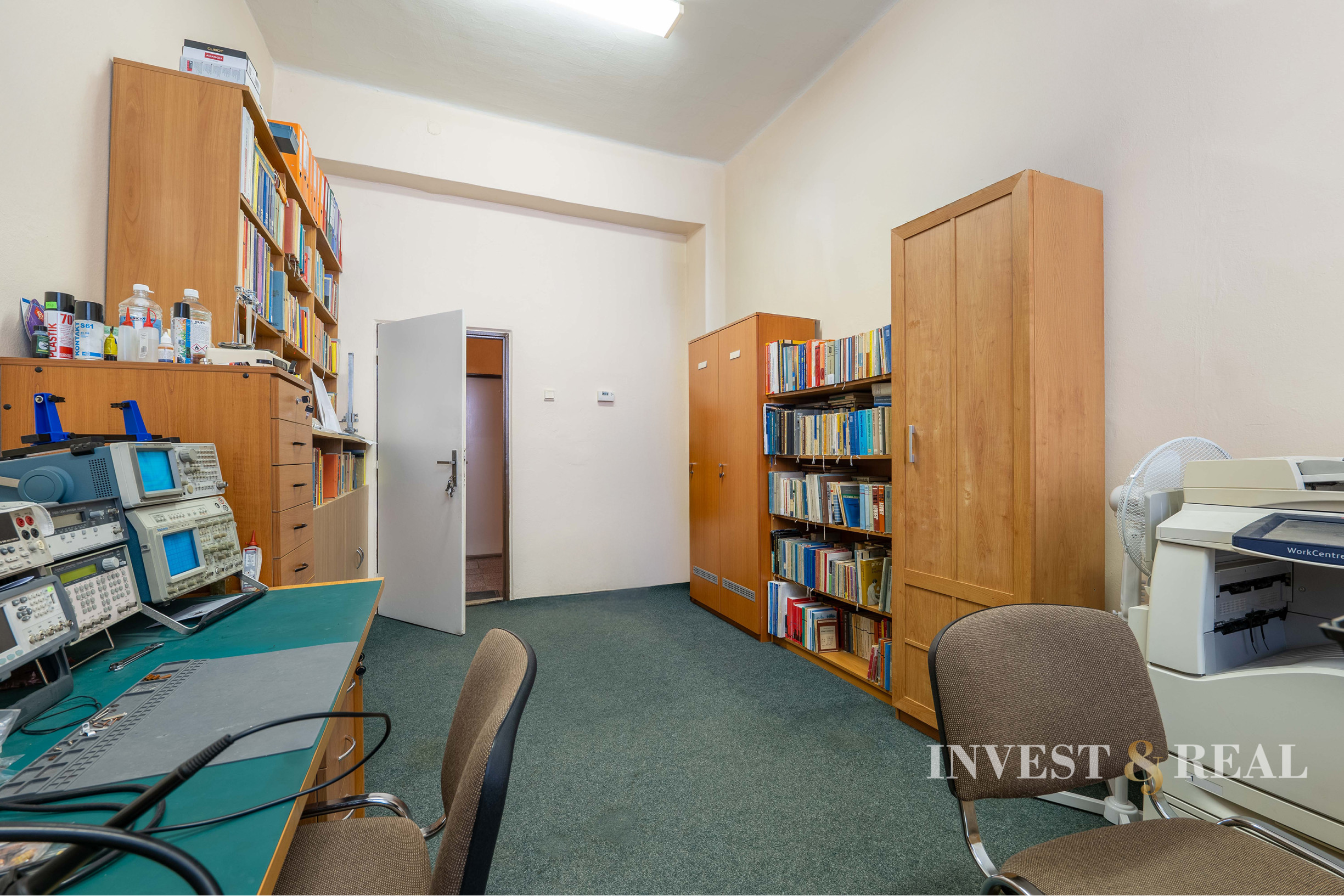 Administratívna budova a hala v priemyslenej časti | Rampová