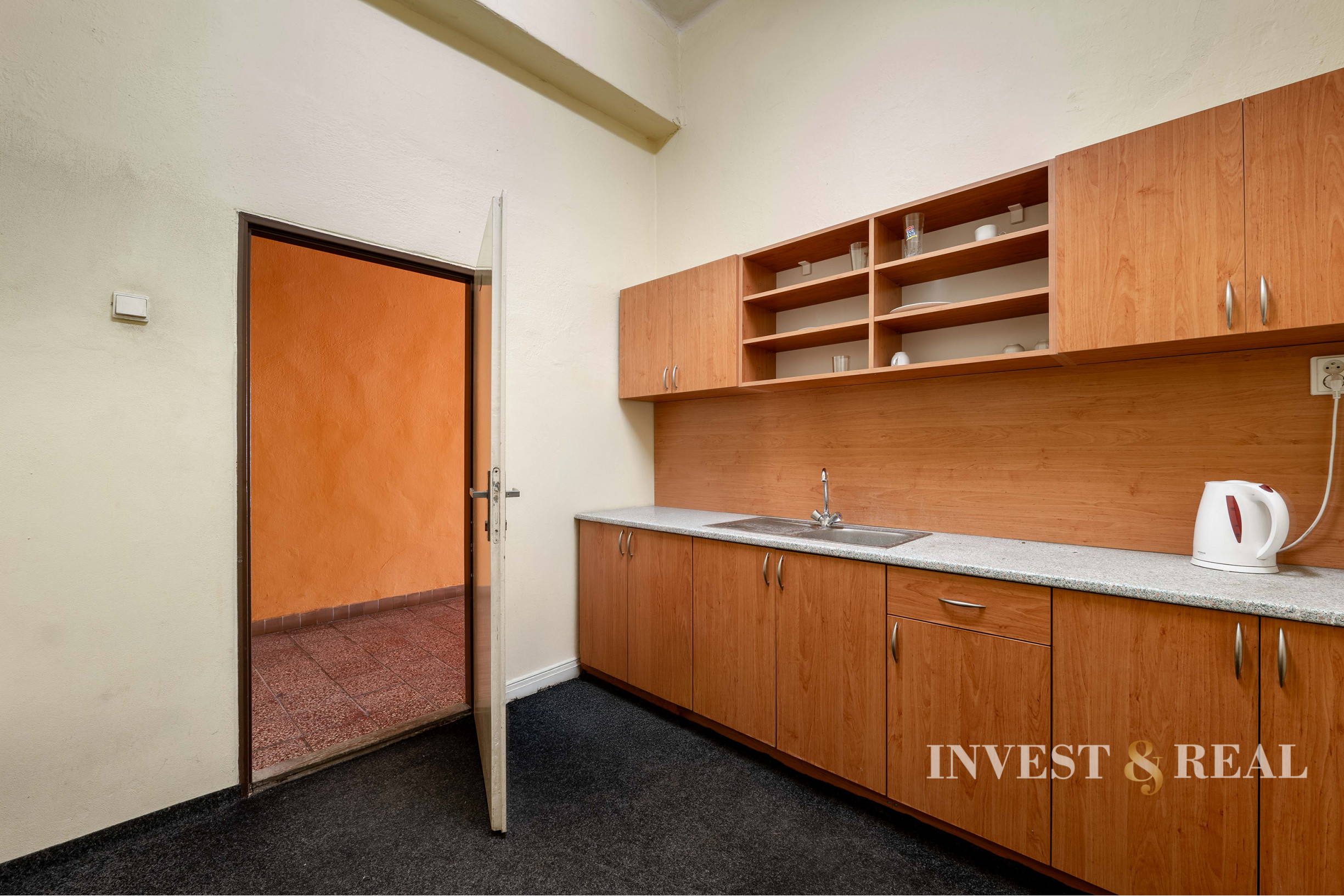 Administratívna budova a hala v priemyslenej časti | Rampová