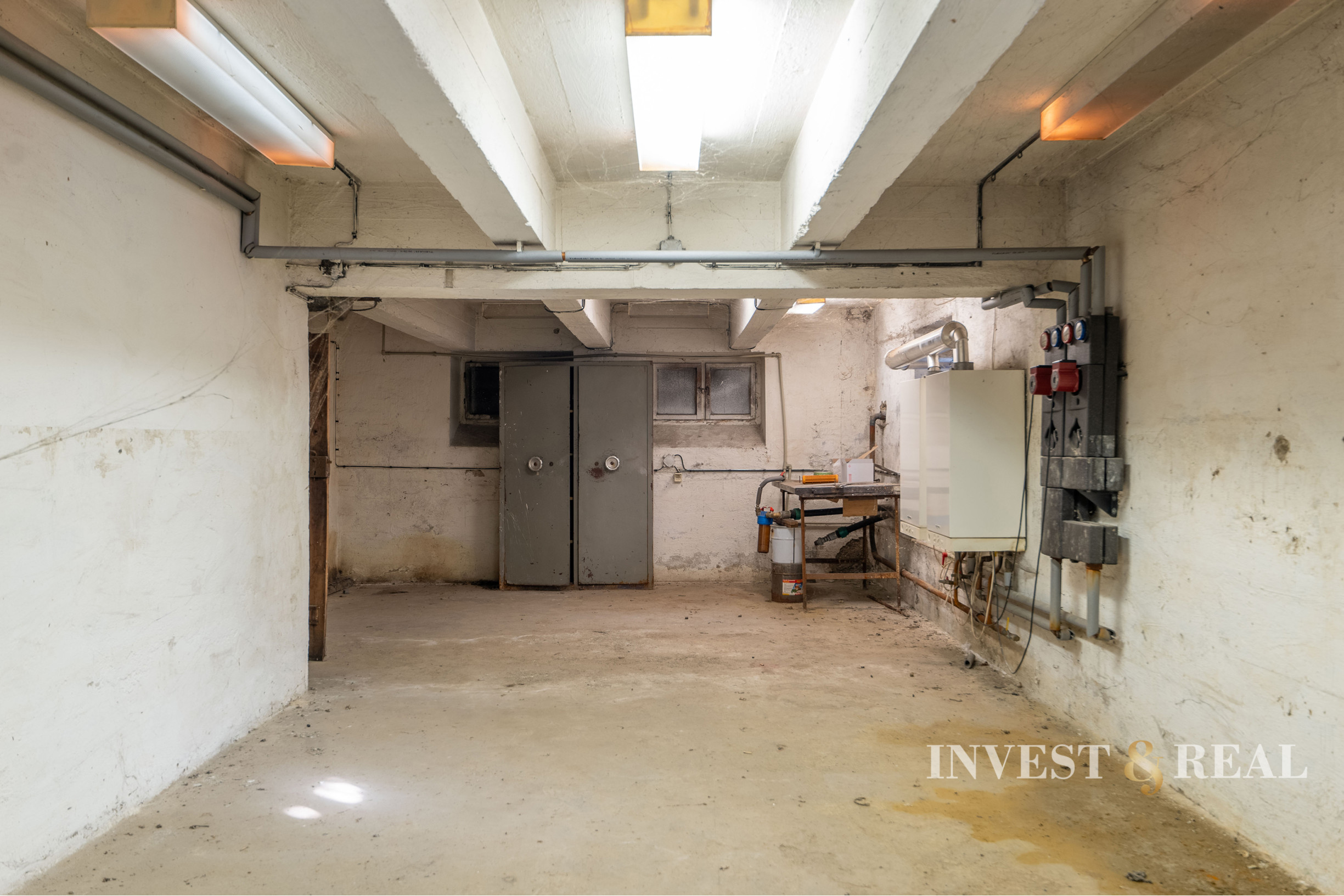 Administratívna budova a hala v priemyslenej časti | Rampová