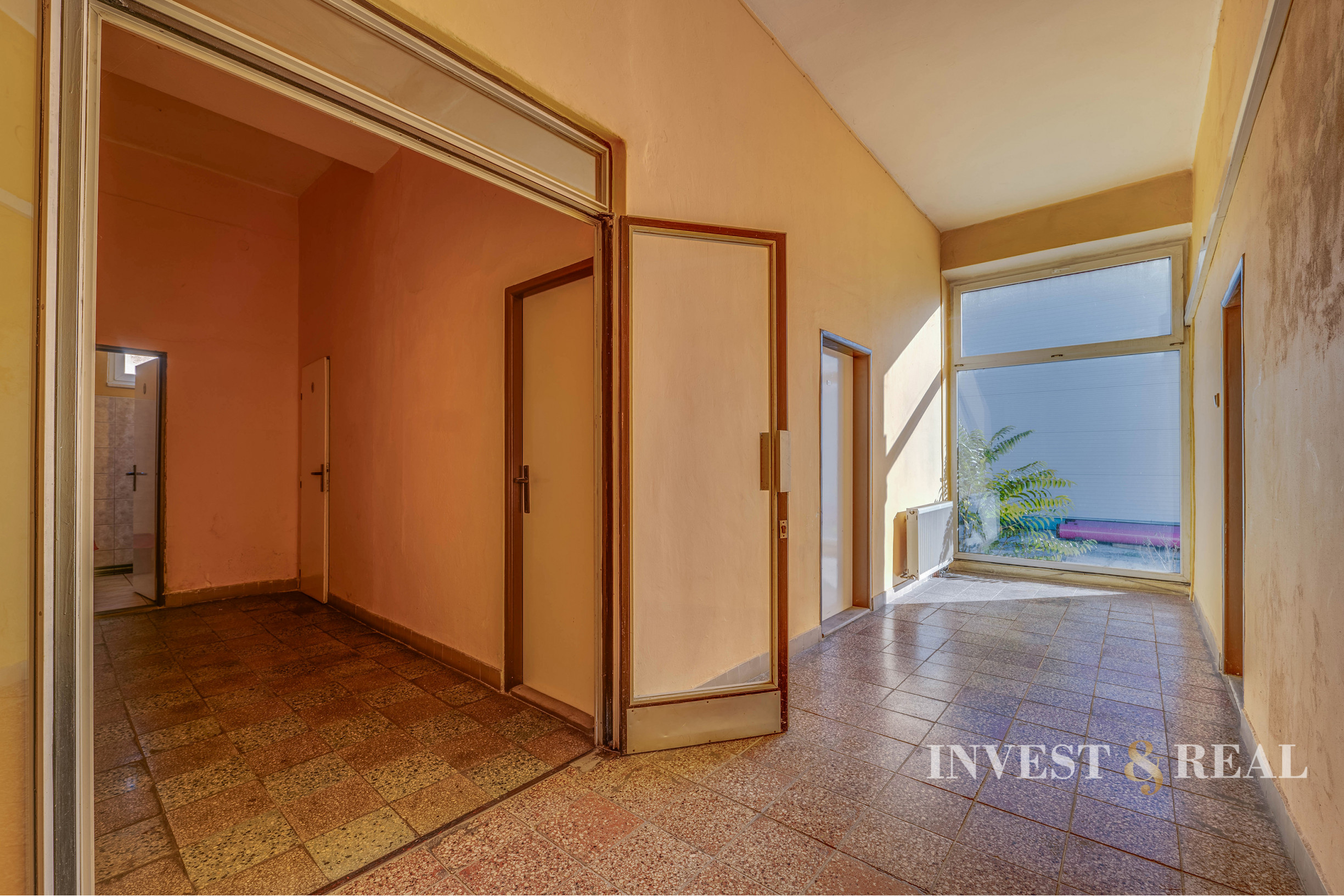 Administratívna budova a hala v priemyslenej časti | Rampová