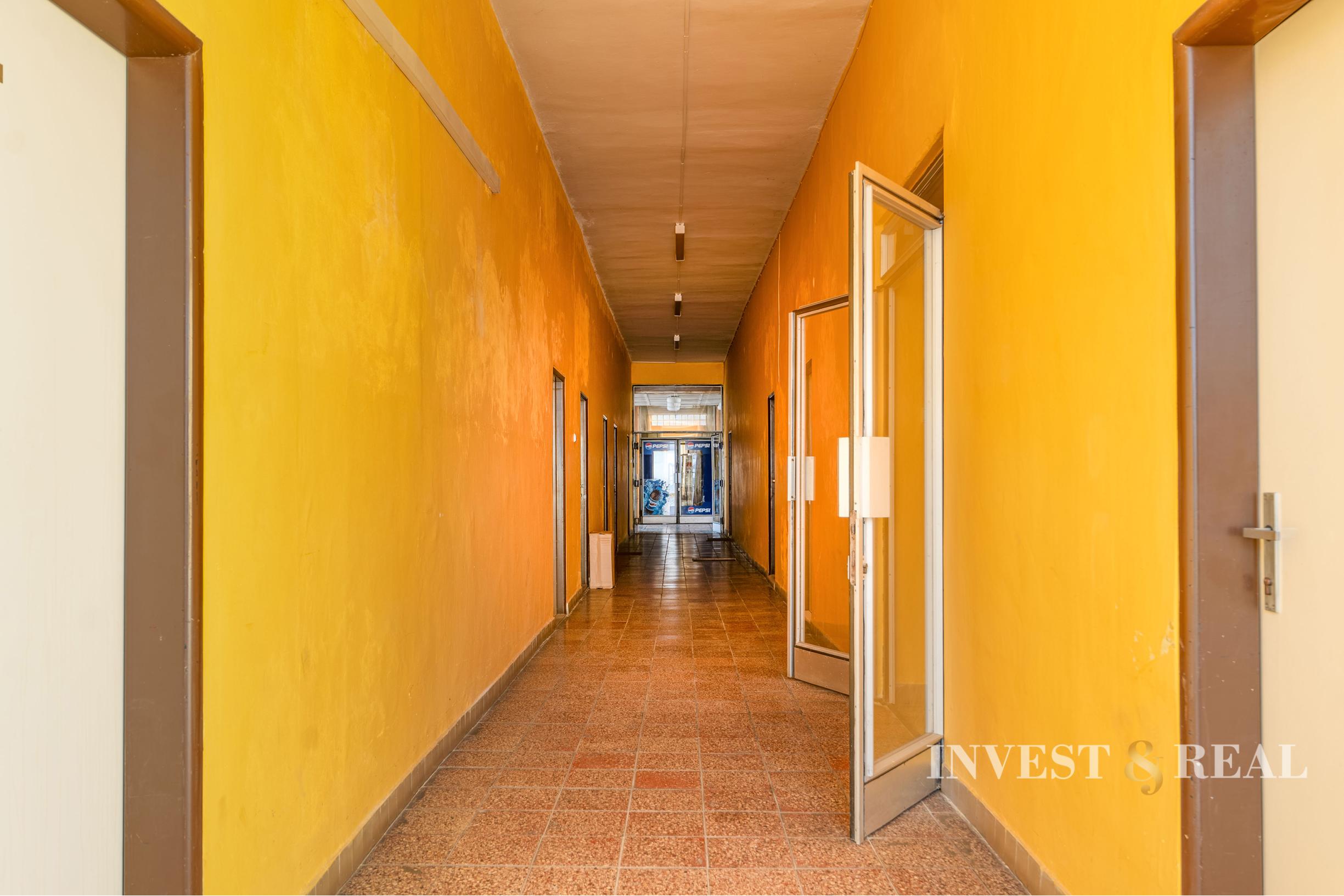 Administratívna budova a hala v priemyslenej časti | Rampová