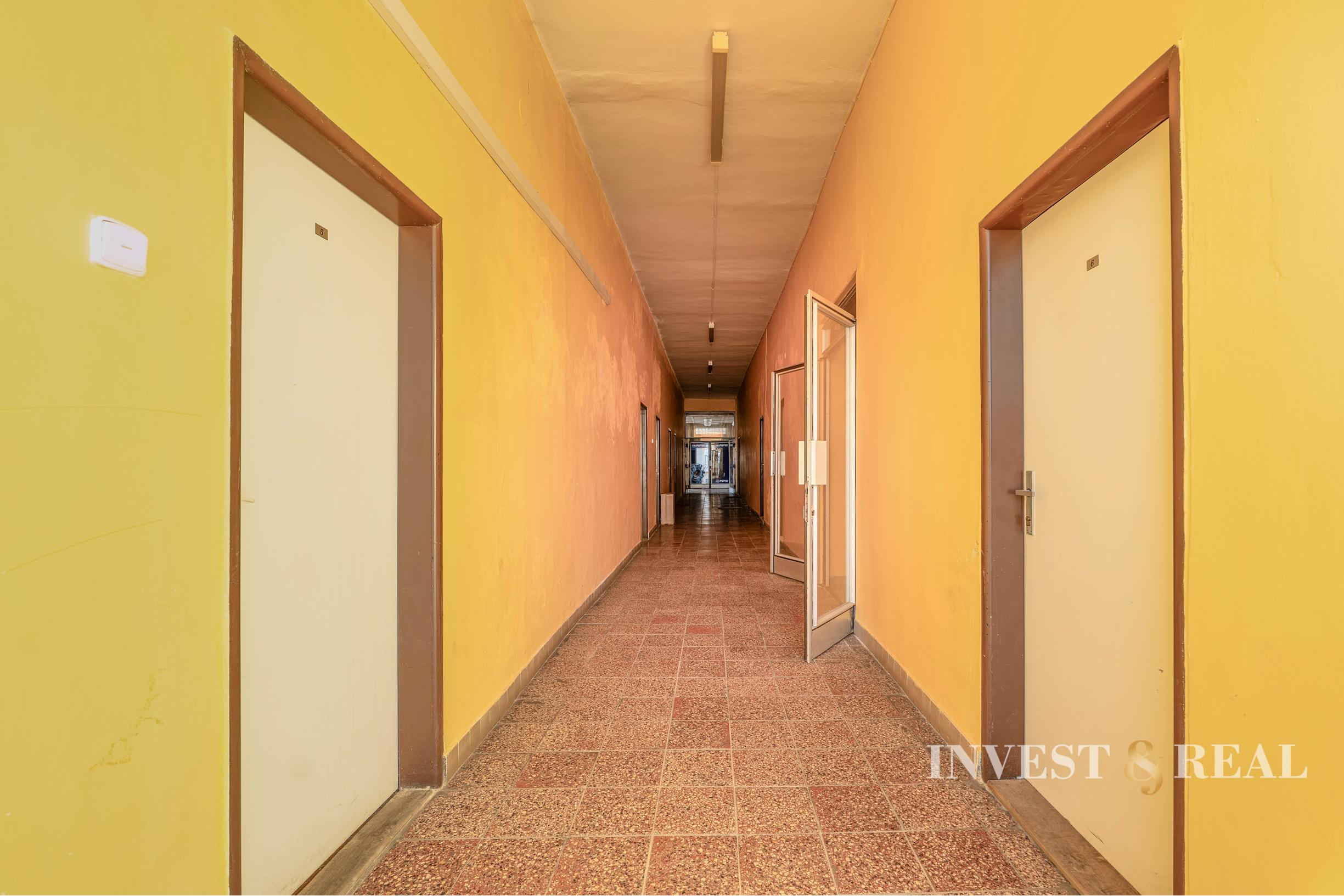 Administratívna budova a hala v priemyslenej časti | Rampová