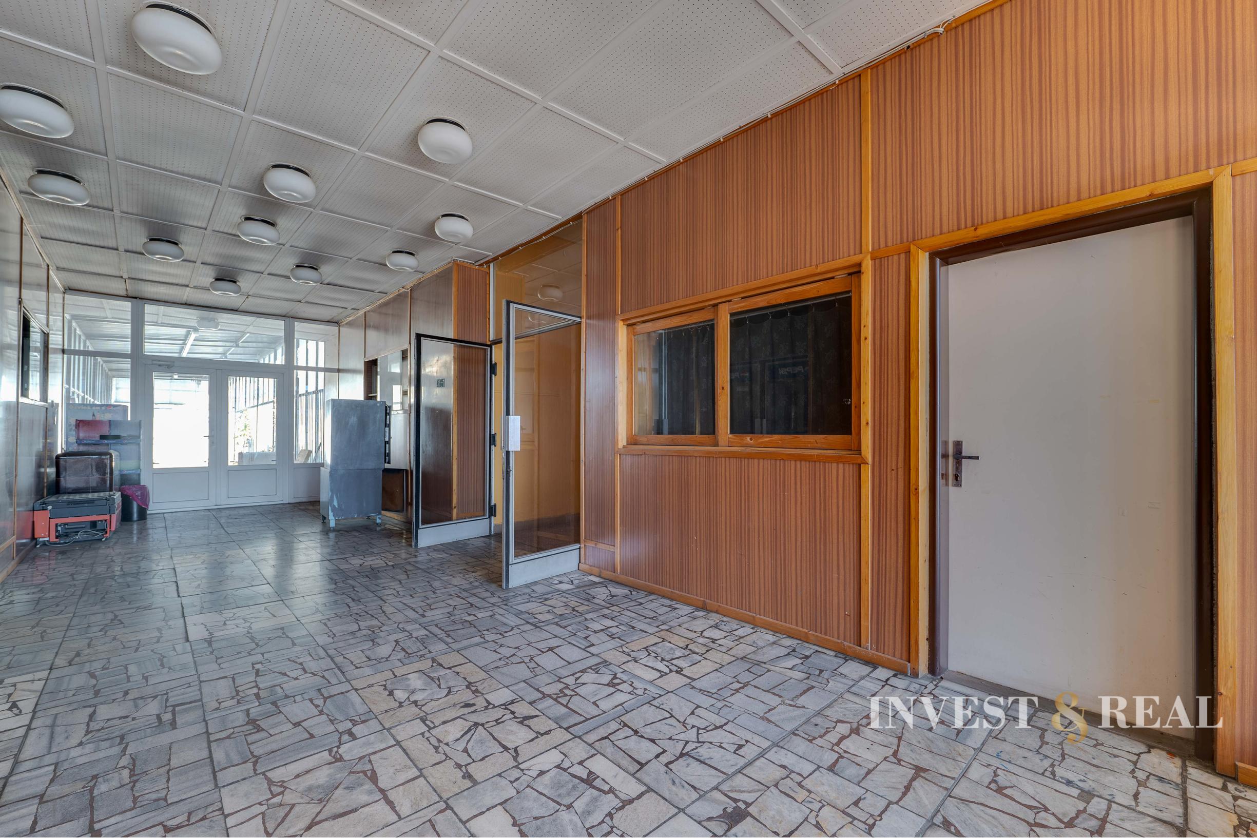 Administratívna budova a hala v priemyslenej časti | Rampová