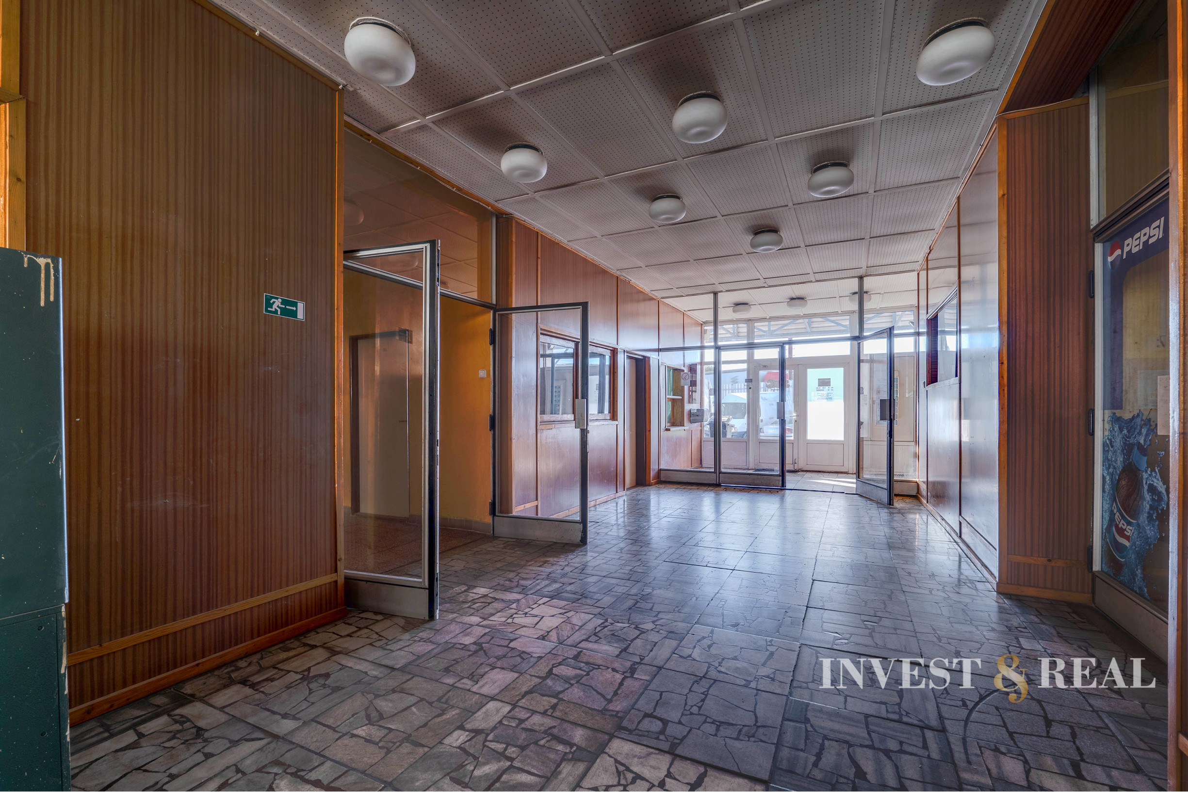 Administratívna budova a hala v priemyslenej časti | Rampová