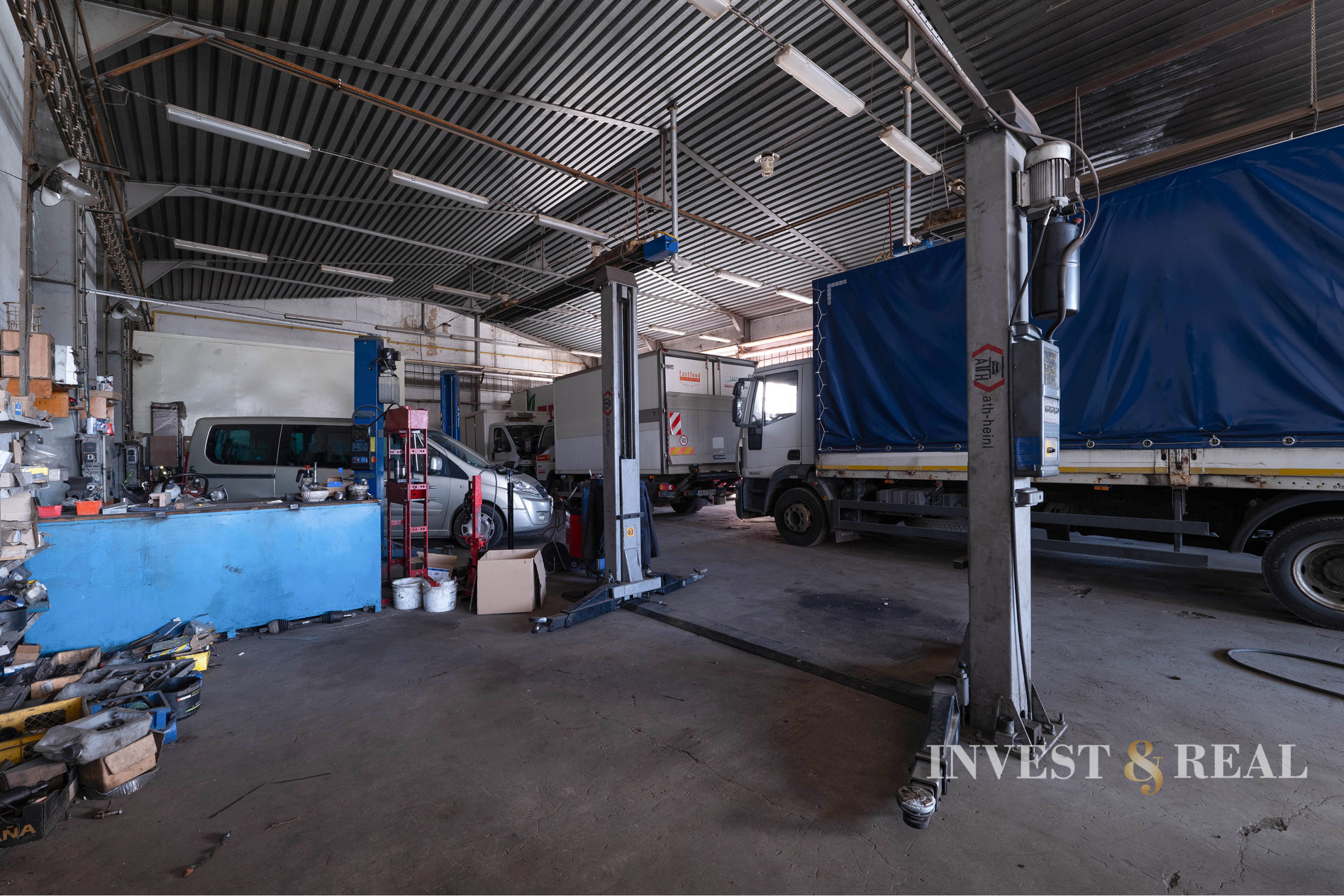 Administratívna budova a hala v priemyslenej časti | Rampová