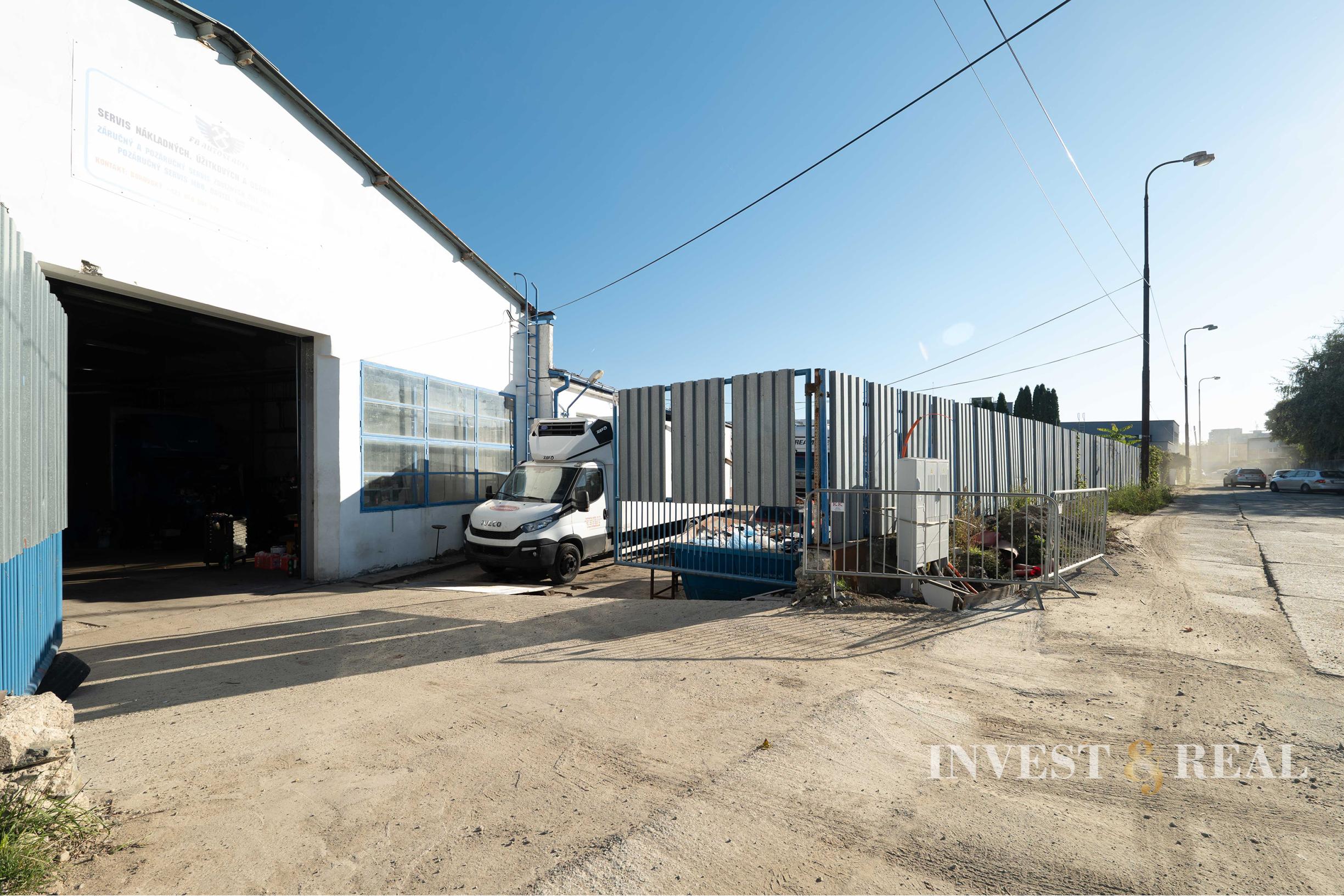 Administratívna budova a hala v priemyslenej časti | Rampová