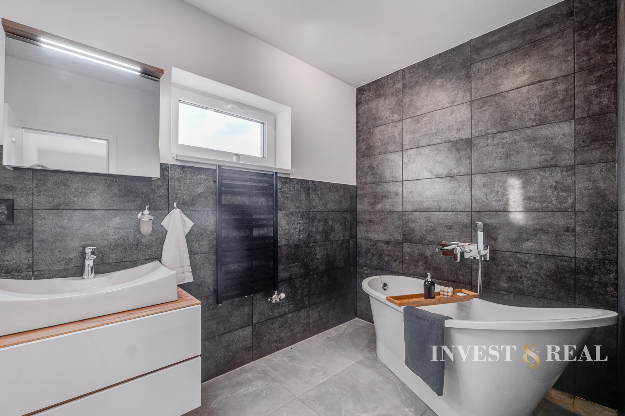 REZERVOVANÉ | Moderný plne zariadený 4 izbový rodinný dom v Seni