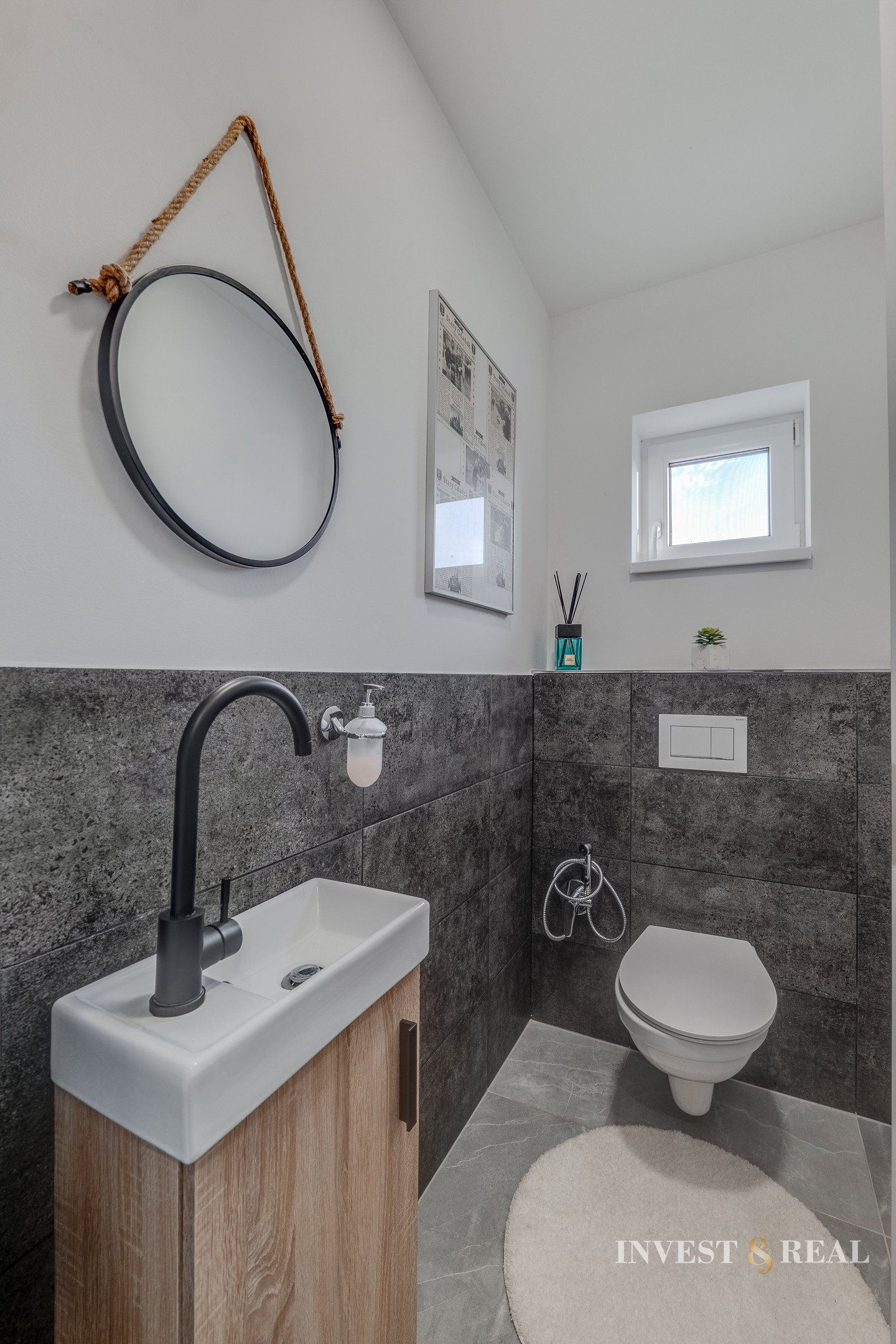 REZERVOVANÉ | Moderný plne zariadený 4 izbový rodinný dom v Seni